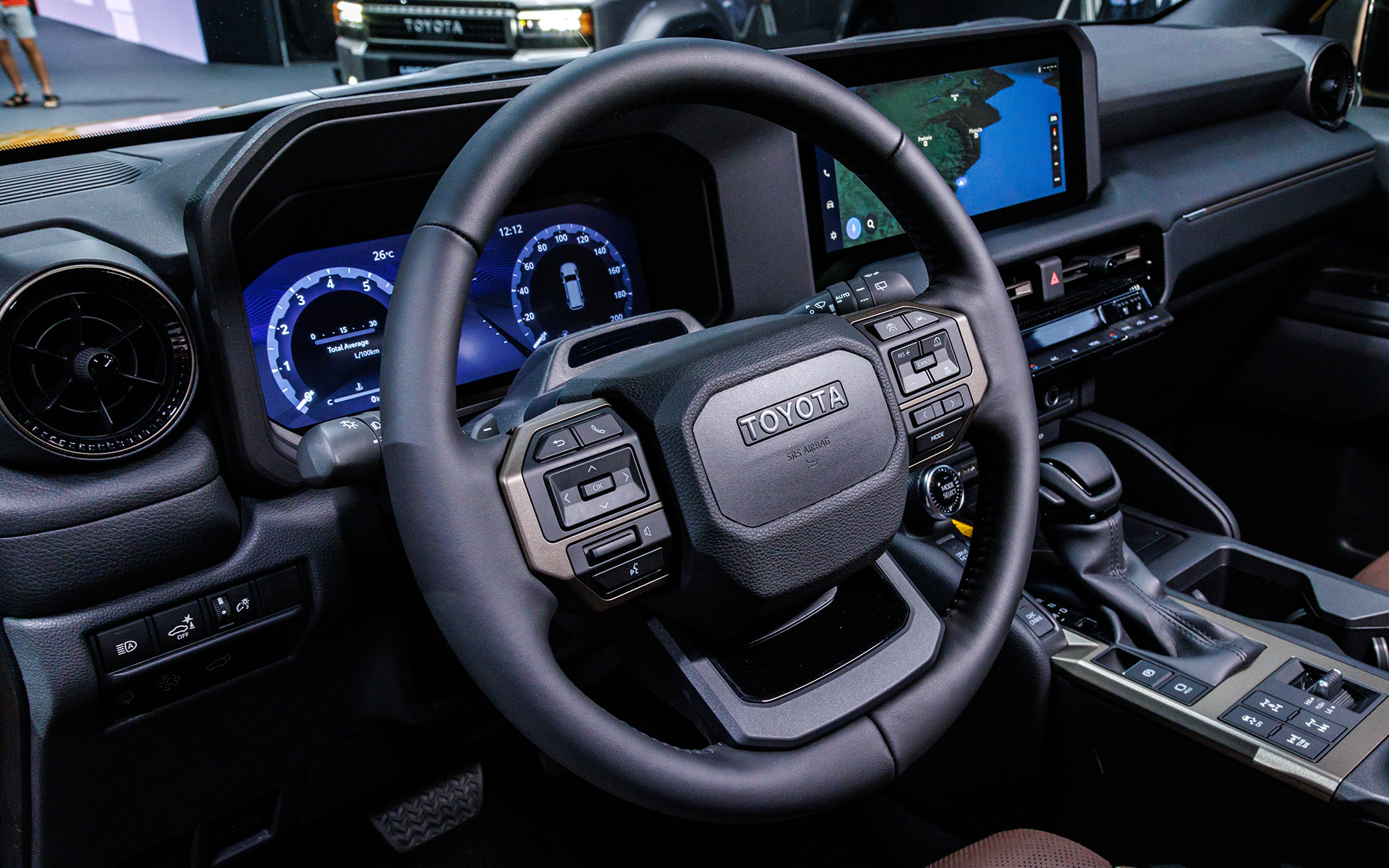 ステアリングも同様