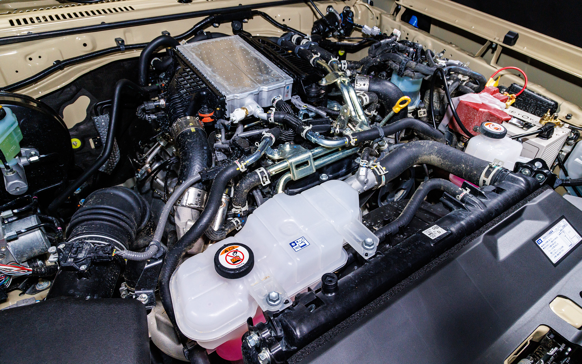 直列4気筒クリーンディーゼルの1GD-FTV型を搭載。水冷インタークーラーを装備している