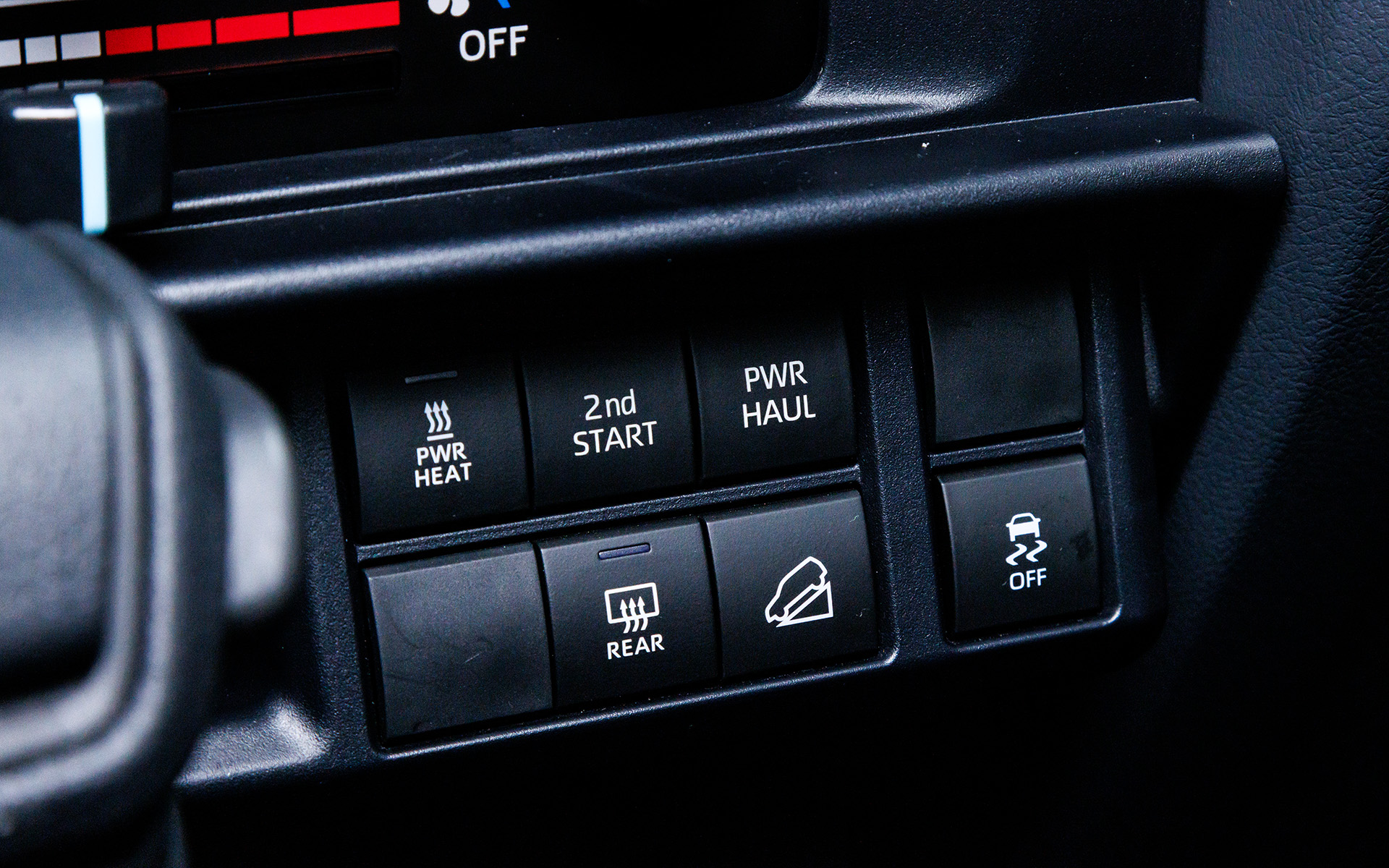 ヒルディセント、VSCのほか見慣れないスイッチが並ぶ