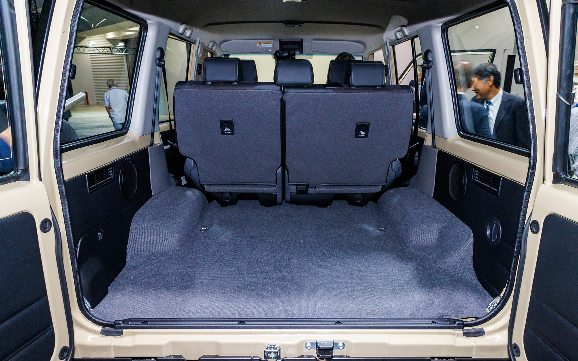 さっぱりとしたラゲッジスペース