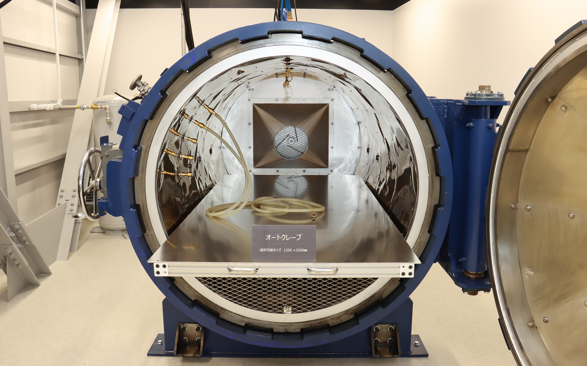 成形可能サイズは1200×2500mmまで