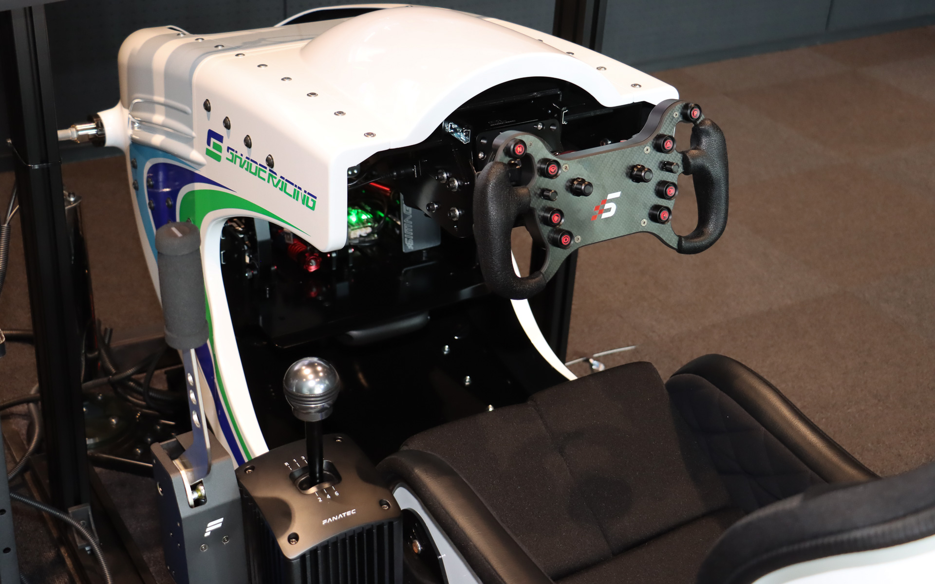 開設からしばらくの間はチーム所属のドライバーがトレーニングに利用することになっているが、将来的には一般来場者にも楽しんでもらうため検討を行なっているという