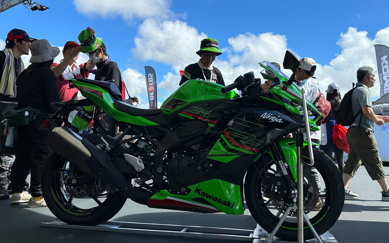 鈴鹿8耐、会場で「ハヤブサ」「ZX-4RR」「CBR600RR」「YZF-R15」など