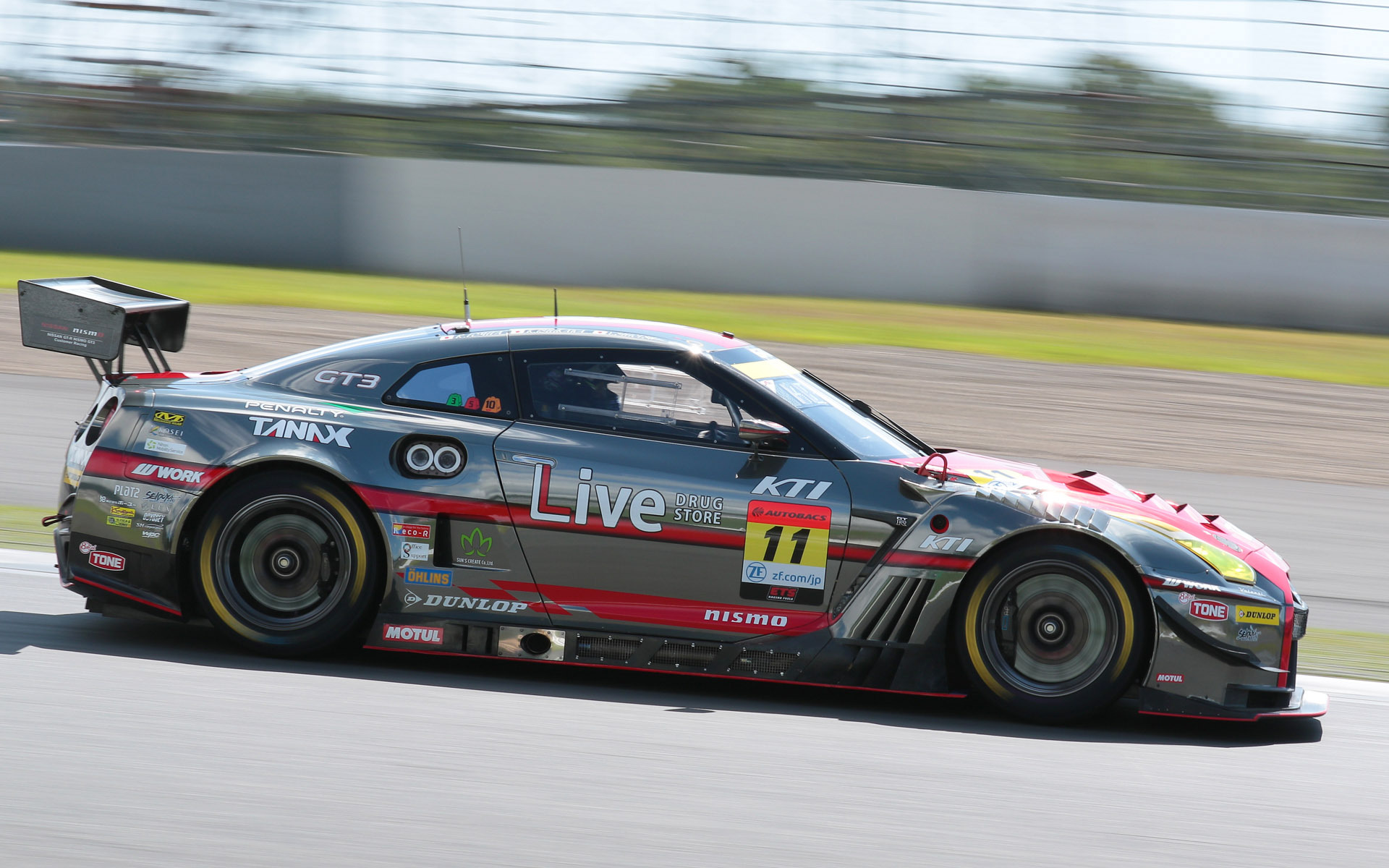 予選3位に繰り上がった11号車 GAINER TANAX GT-R（富田竜一郎/石川京侍/塩津佑介組、DL）