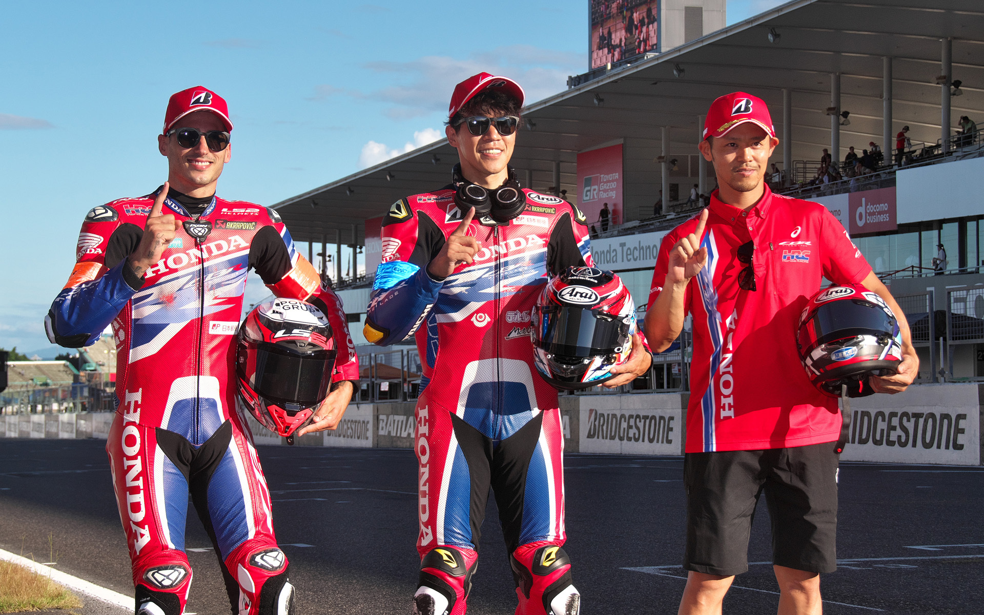 ポールポジションを獲得した33号車の3ライダー