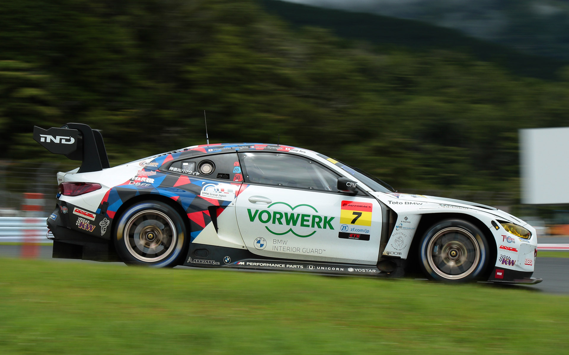 GT300クラス2位の7号車 Studie BMW M4（荒聖治/柳田真孝組、MI）、