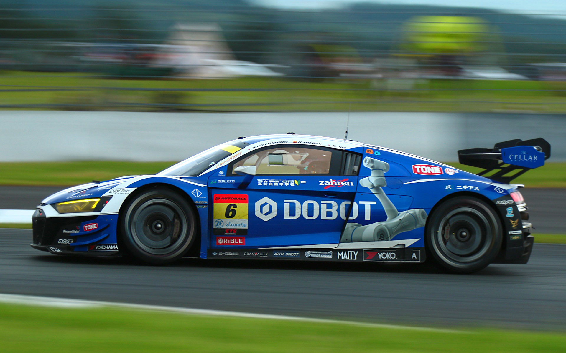 GT300クラス3位の6号車 DOBOT Audi R8 LMS（片山義章/ロベルト・メリ・ムンタン/神晴也組、YH）