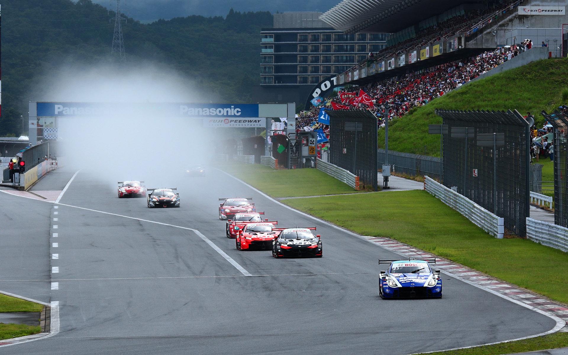 GT500クラスのスタートシーン