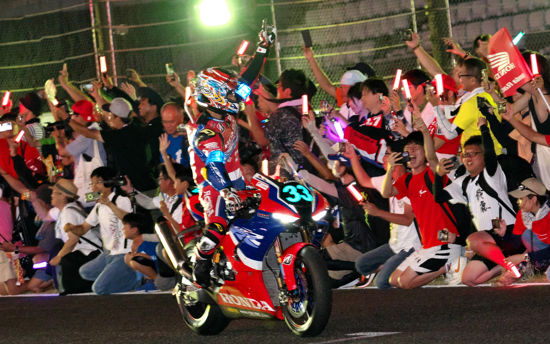 ホンダワークスチームの33号車Team HRC with Japan Post（長島哲太／高橋巧／チャビ・ビエルゲ、CBR1000RR-R FIREBLADE SP、BS）