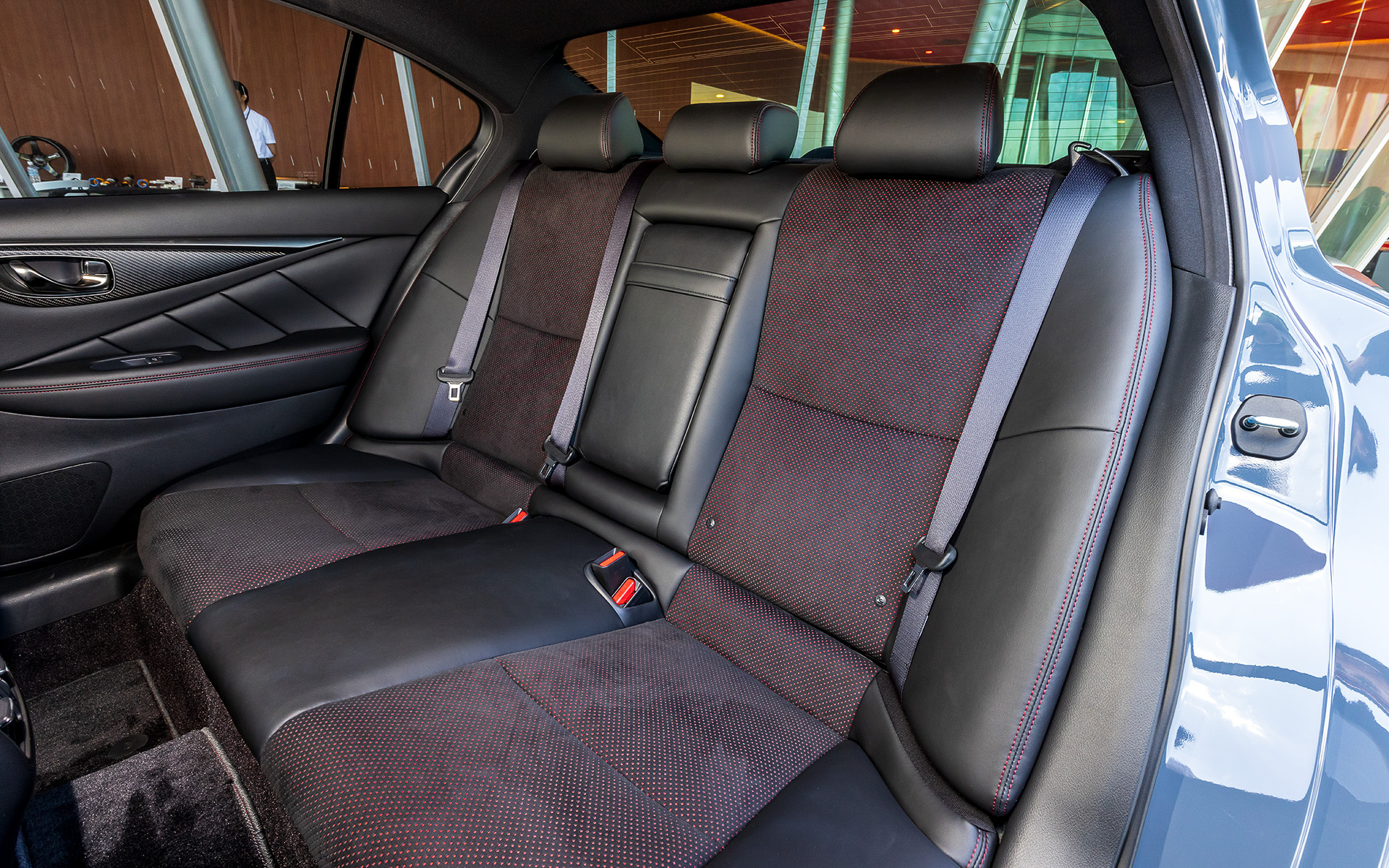 NISMO専用チューニングのレカロ製スポーツシートをオプション設定。レカロ製スポーツシート装着車では専用のリア固定式シートを装備