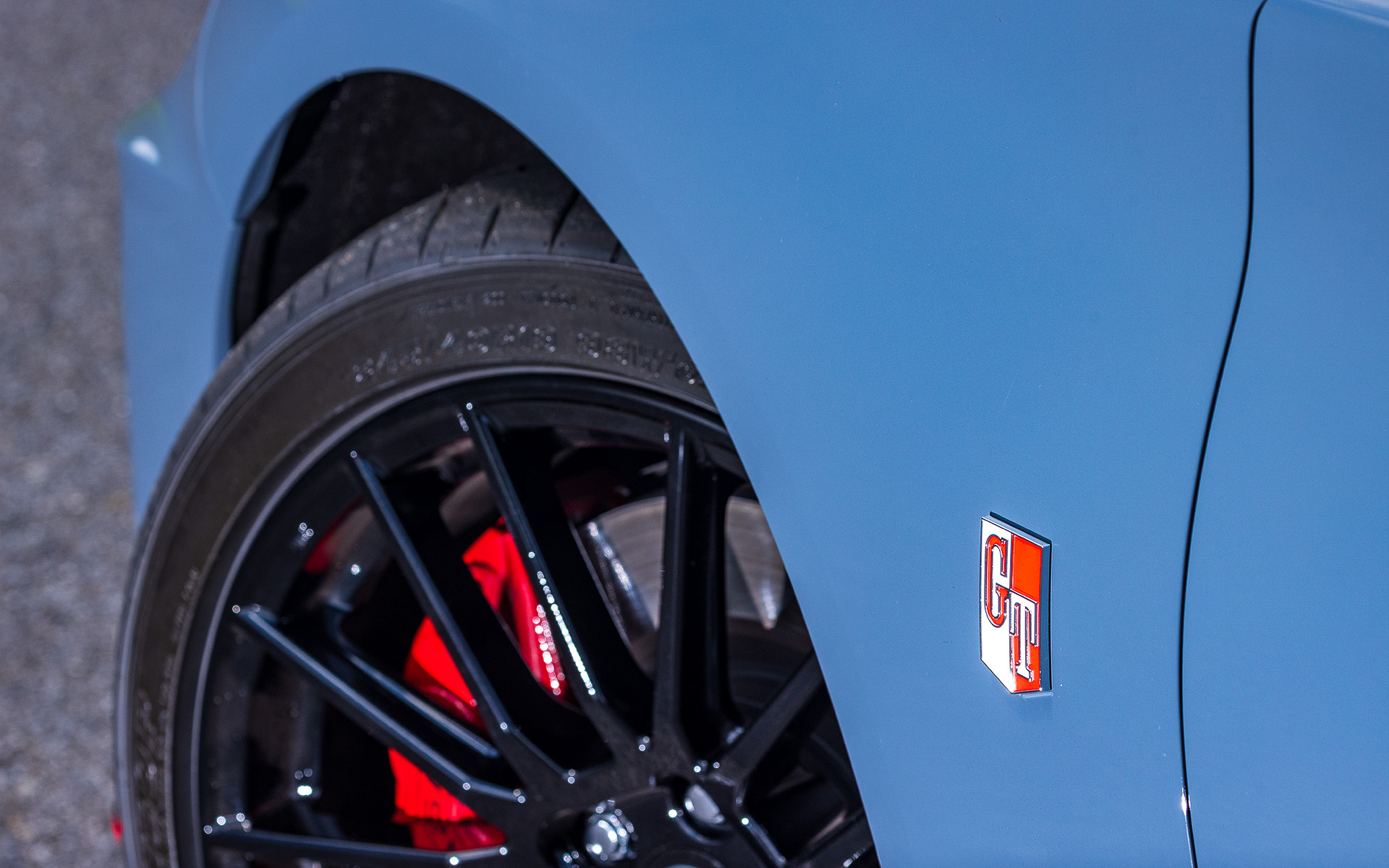 GTエンブレムが復活。エンブレムのサイズについては社内でもさまざまな議論があったというが、現代のクルマのボディサイズに合わせてひと昔前よりサイズアップしたものとなる