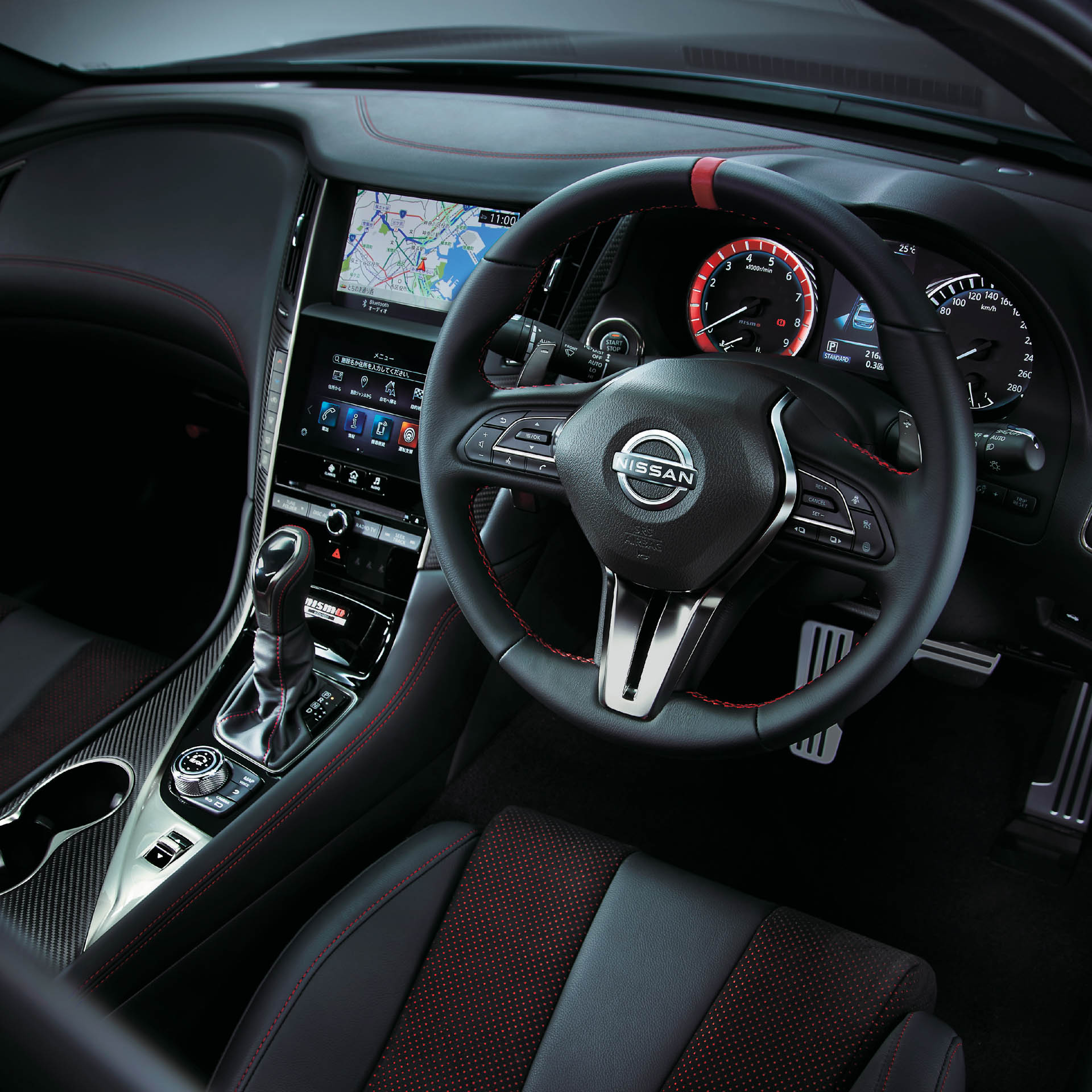 NISMO専用チューニングRECARO製スポーツシートなど、内装装備も専用アイテムを装着