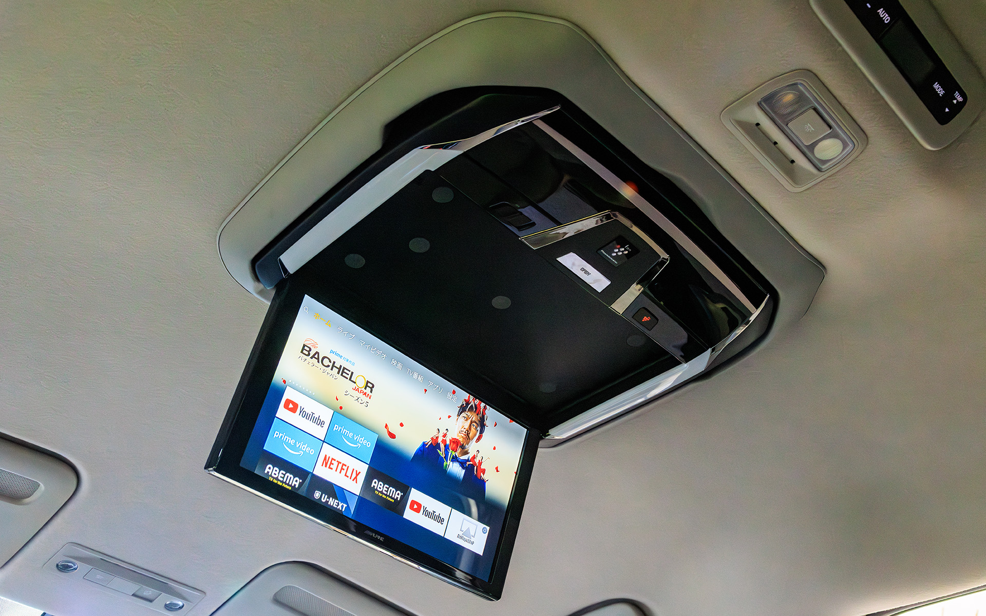 プラズマクラスター技術搭載12.8型WXGAリアビジョン「PXH12X-R-B」などをスマートに装着できる専用キットも用意されている