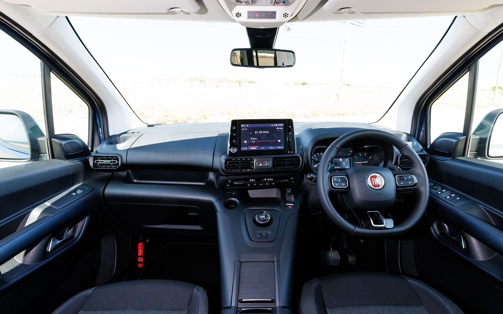 ドブロ/ドブロ マキシは共通のインパネデザイン