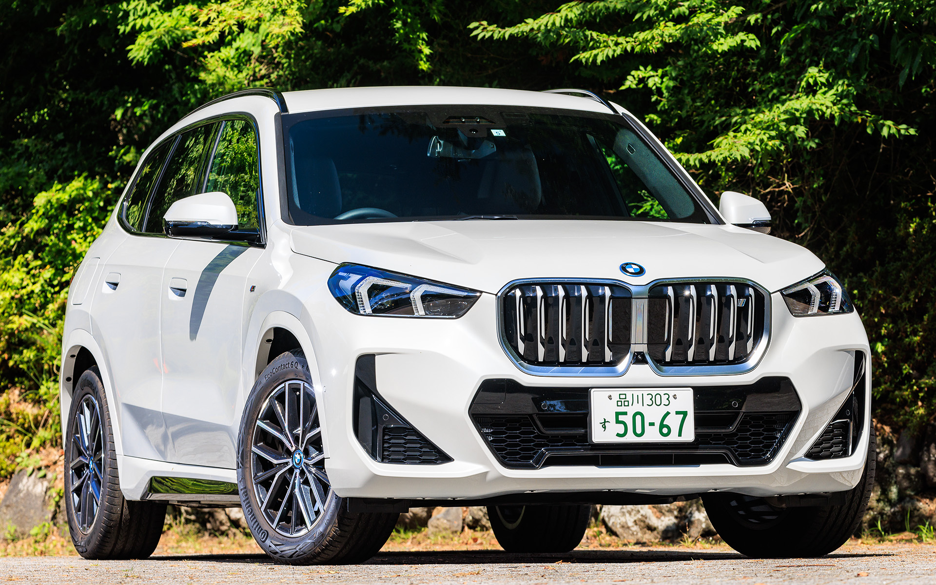 今回試乗した「iX1 xDrive30」のボディサイズは4500×1835×1620mm（全長×全幅×全高）、ホイールベースは2690mm。フロア下にリチウムイオンバッテリを搭載し、容量は66.5kWh。一充電あたりの走行可能距離は465km