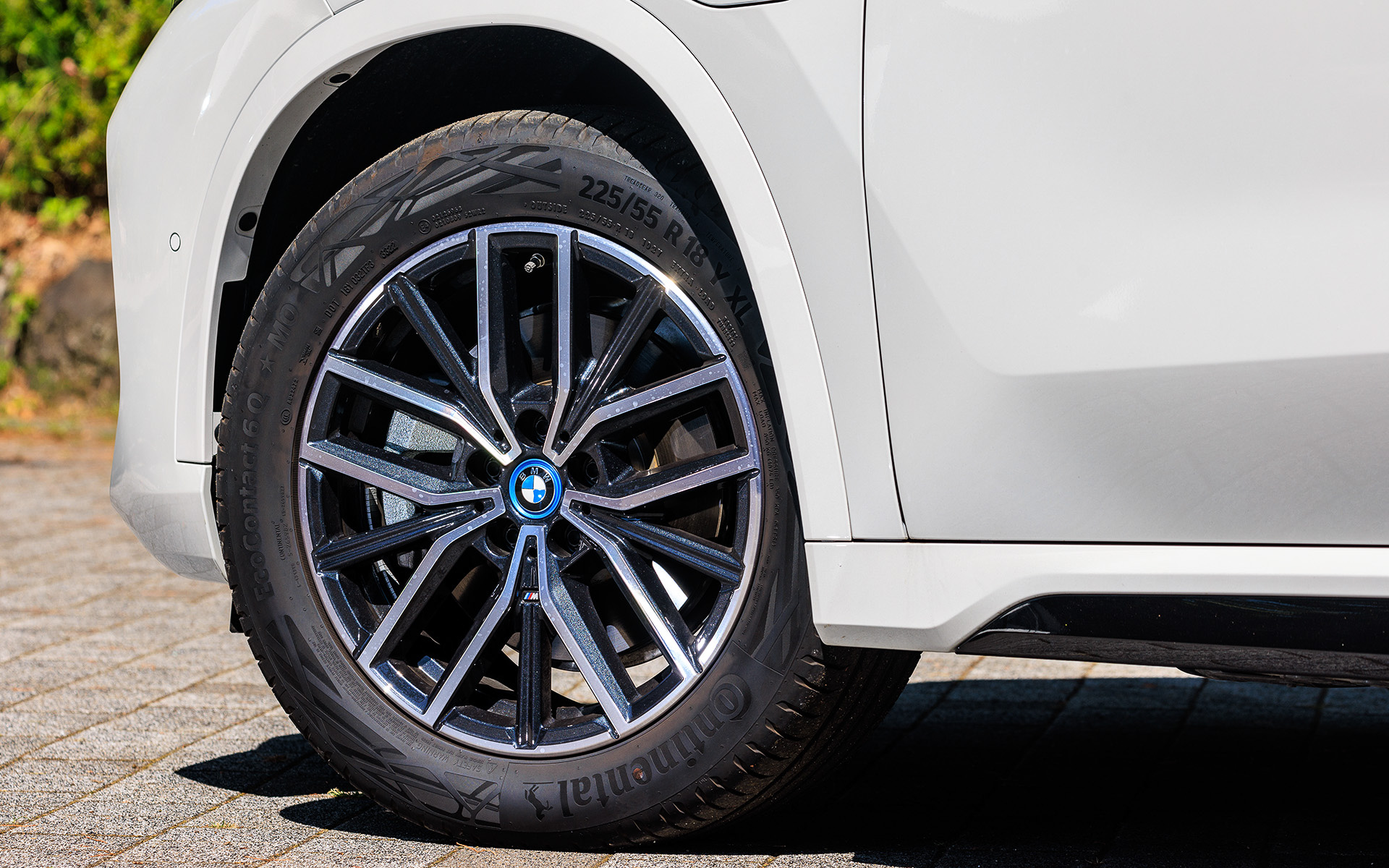 足まわりは18インチホイールにコンチネンタル「EcoContact 6」（225/55R18）の組み合わせ