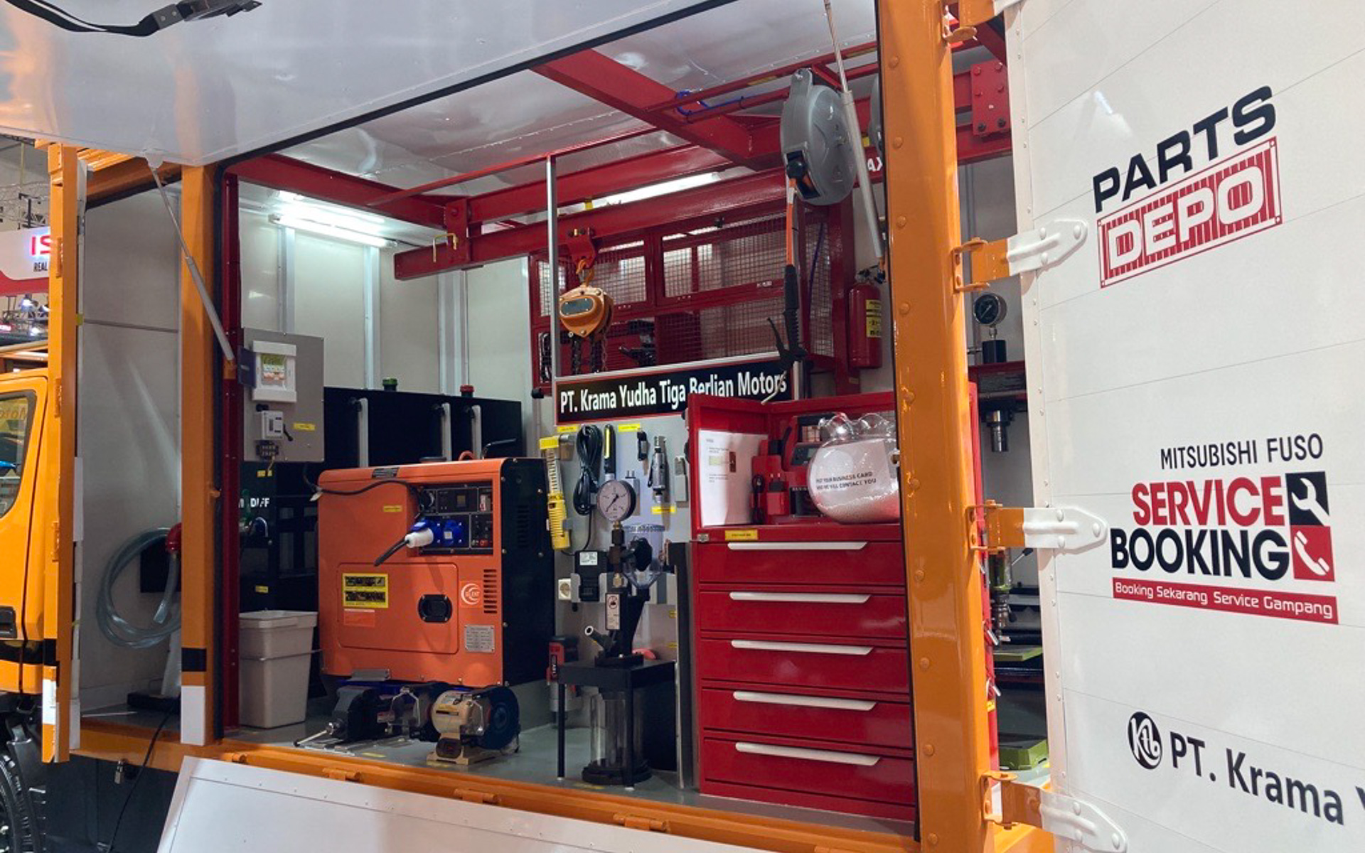 メンテナンスや修理などの要望に応える工具などを搭載している