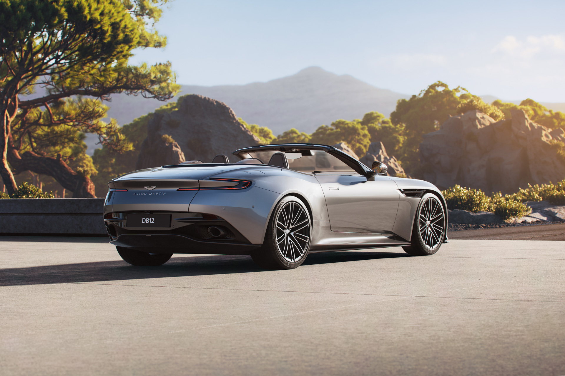 アストンマーティンの新型「DB12 Volante」