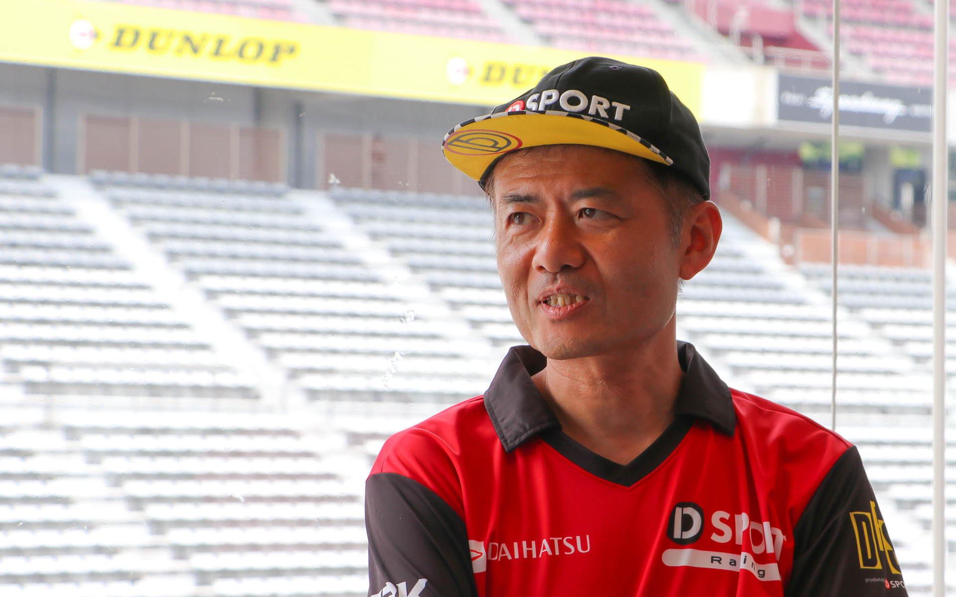 自身でも走りモータースポーツに精通している殿村裕一氏（ダイハツ工業株式会社 コーポレート統括本部 LYU・ブランド推進室 DAIHATSU GAZOO Racing G 営業CS本部 国内商品企画部 主査）