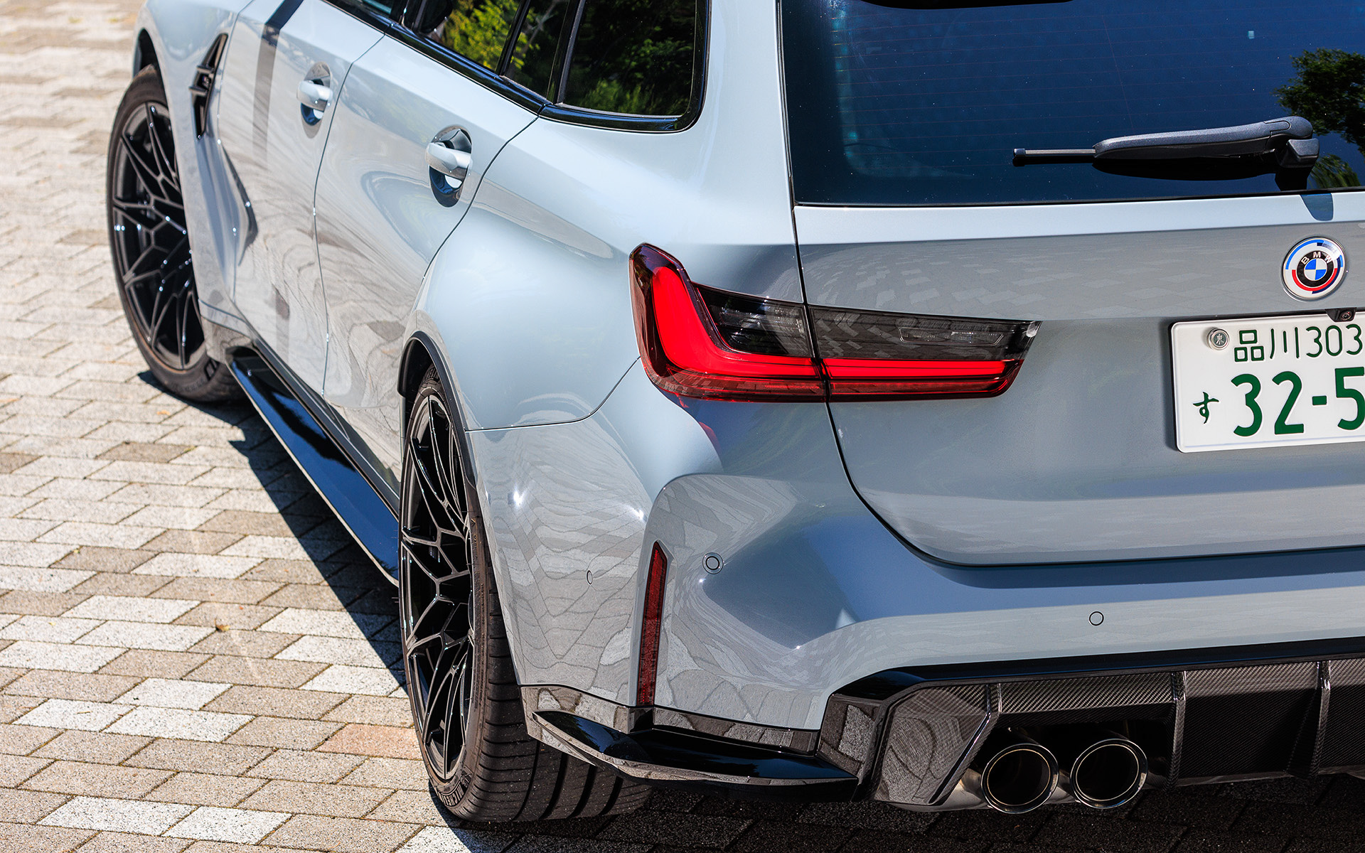 大きく張り出したブリスターフェンダーがただ者ではない雰囲気を演出