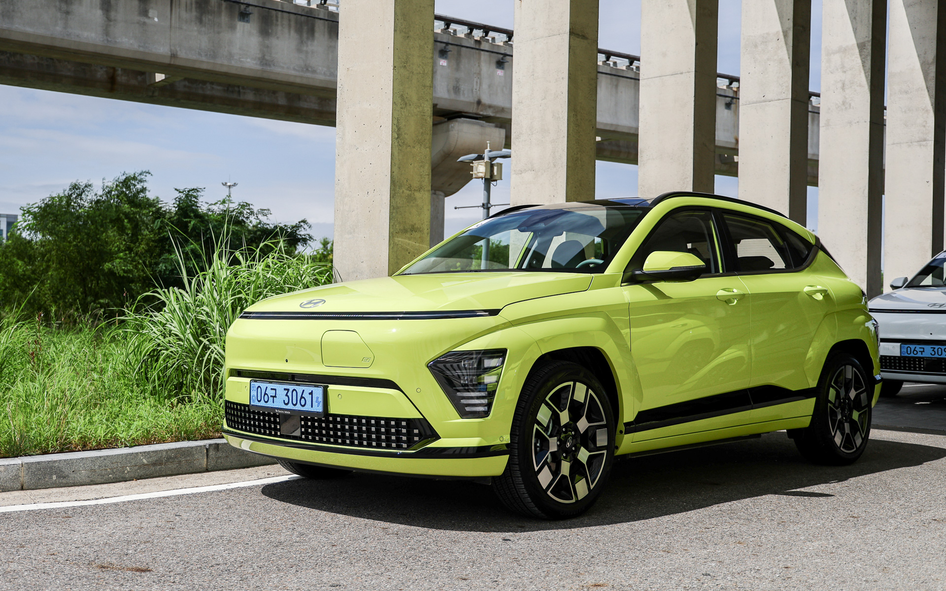 今秋に日本導入することが予告されているコナ エレクトリック。ボディサイズは4355×1825×1575mm（全長×全幅×全高、本国仕様）、ホイールベースは2660mm