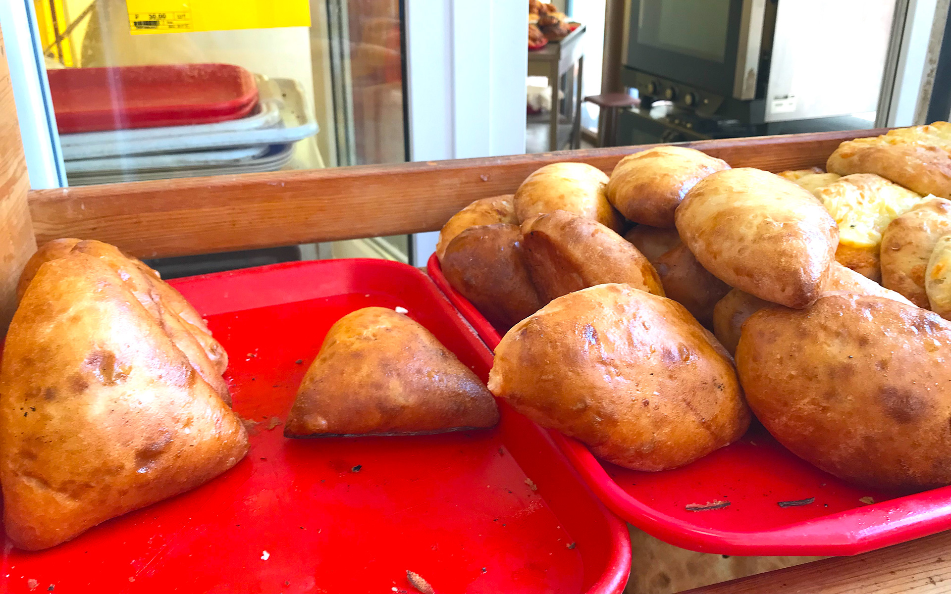 ロシアでは日本のおにぎりと同じような存在なのが「ピロシキ」だ