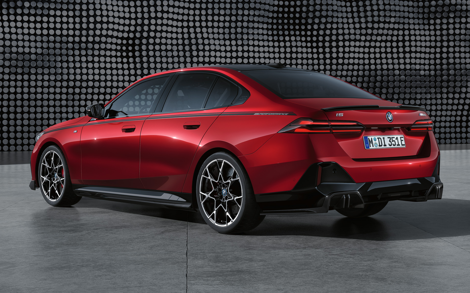 M Performance Partsを装着した新型「i5 Mスポーツ・パッケージ・プロ」