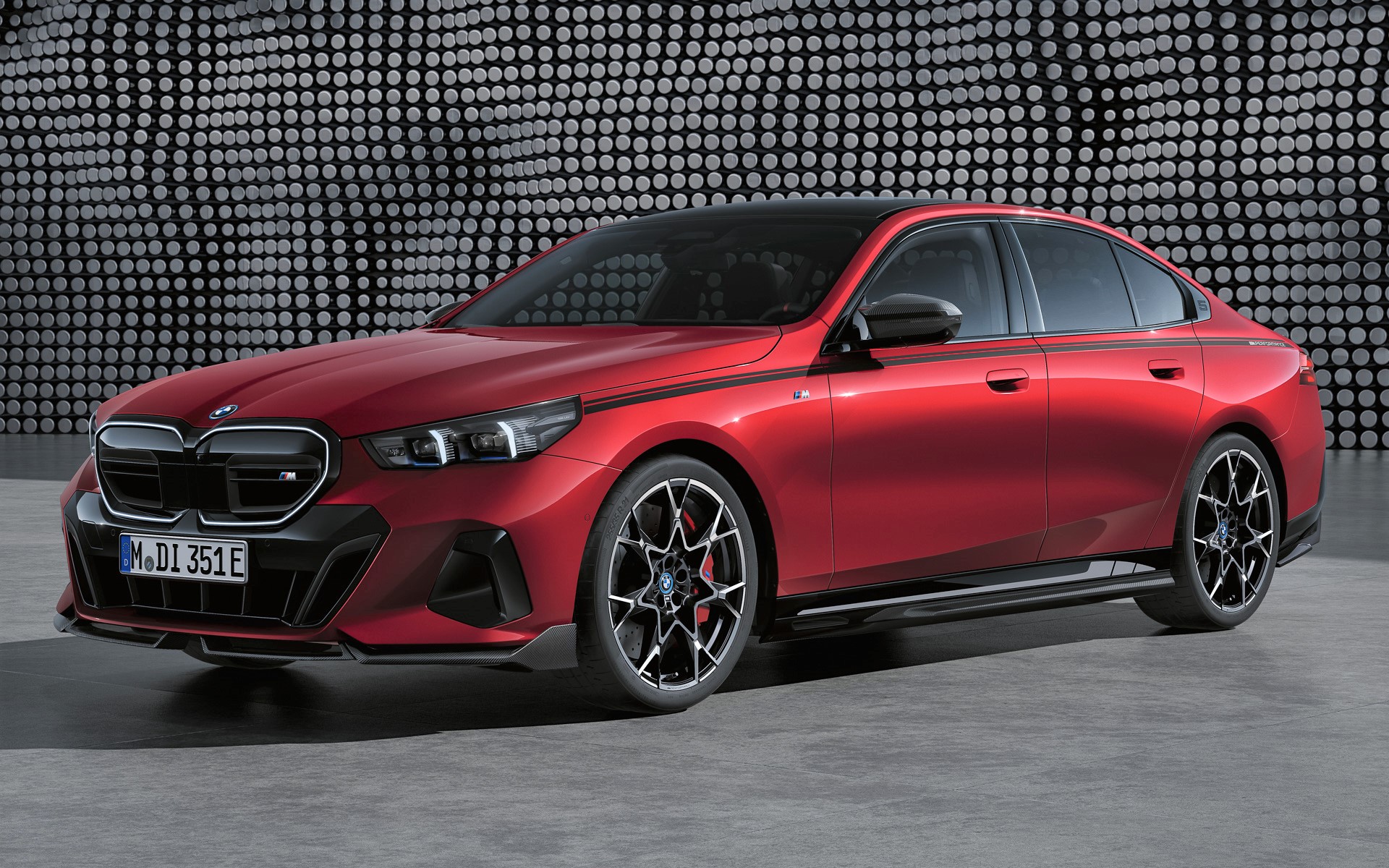 「M Performance Parts」を装着した新型「i5 Mスポーツ・パッケージ・プロ」