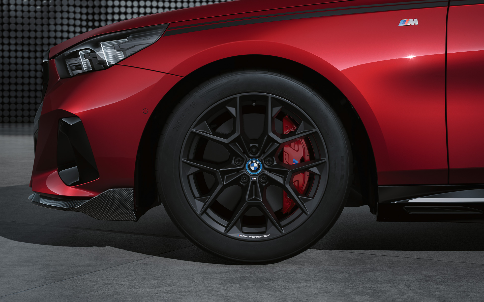 Y字スポークデザインの19インチホイール