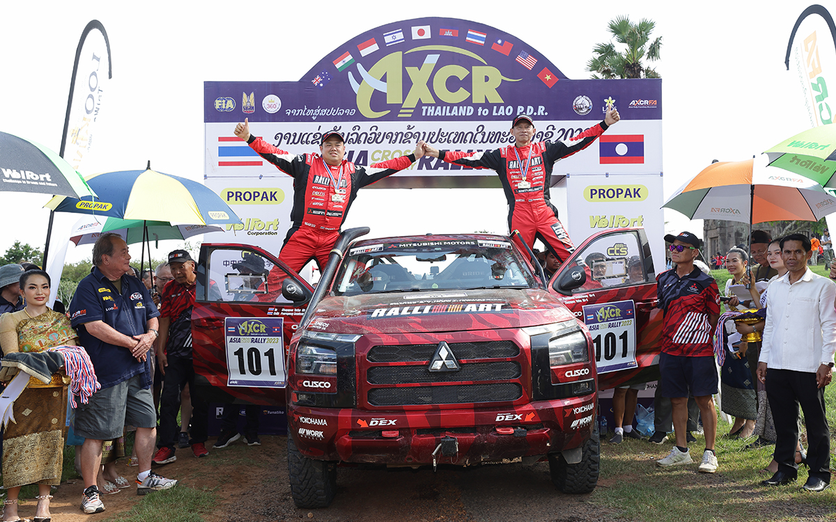 総合3位入賞のチャヤポン・ヨーター選手（左）、ピーラポン・ソムバットウォン選手（右）