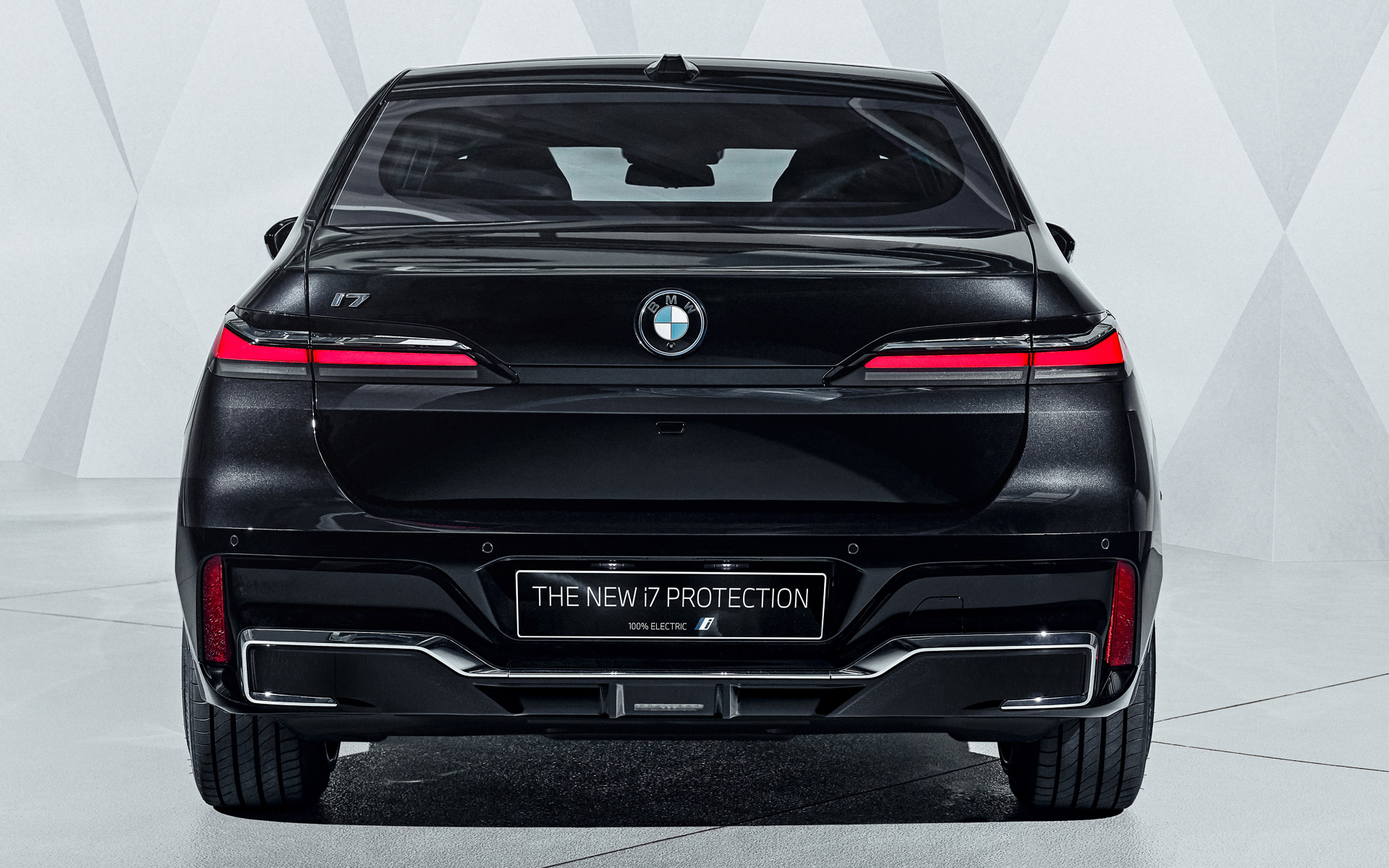 バッテリEVモデルの要人警護車両「i7 プロテクション」