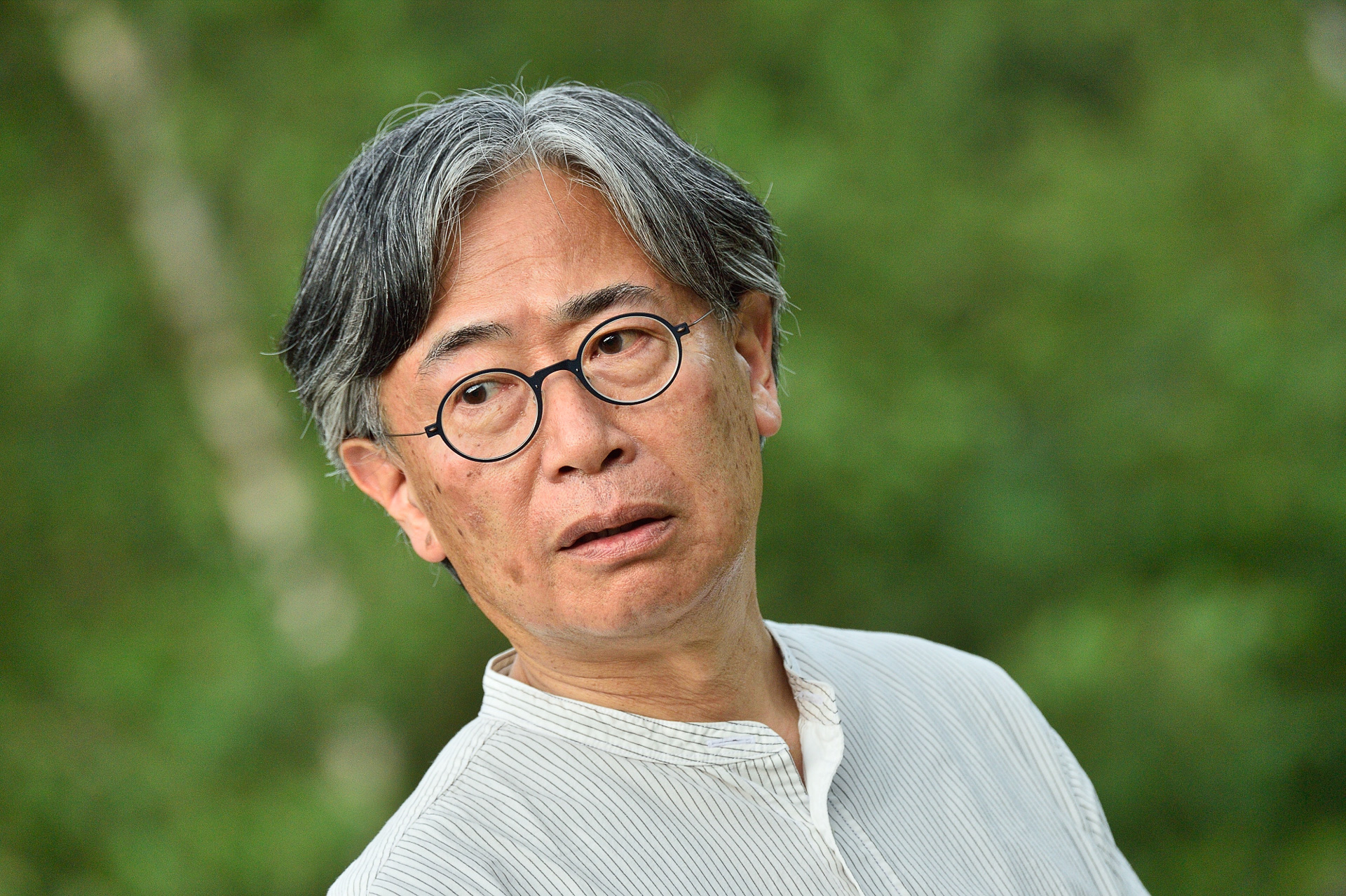 「60年代の空冷ポルシェを甦らせよ！ - 人や機械からものづくりの知恵を学ぶ5日間 -」と銘打って行なわれた今回のプロジェクト。主導したのは東京大学先端科学技術研究センター「個別最適な学び研究」寄付研究部門の中邑賢龍さん（左）、アドバイザーを務めた田中次郎さん（中）、ポルシェジャパン株式会社 広報部 部長 黒岩真治さん（右）だ