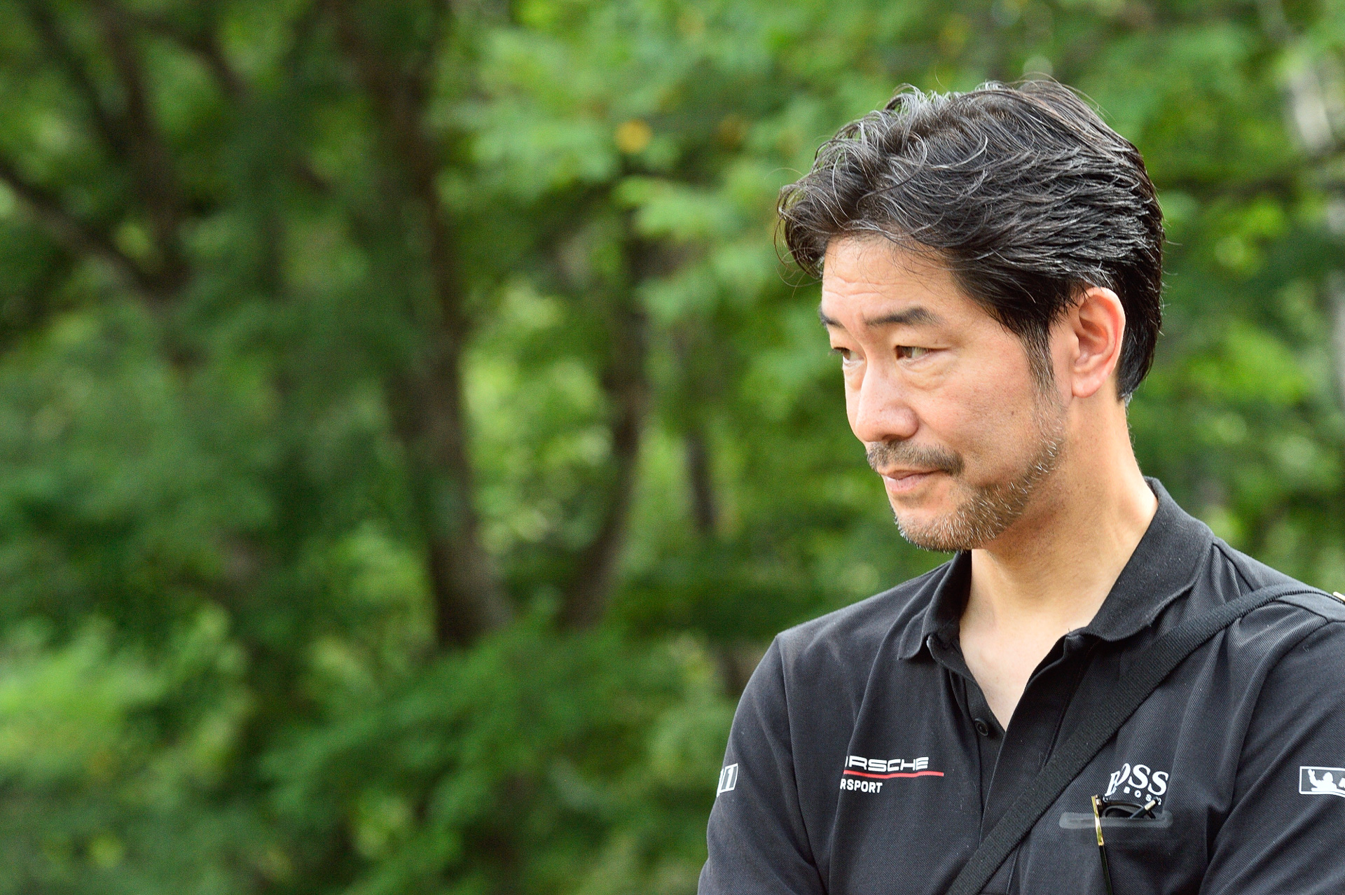 「60年代の空冷ポルシェを甦らせよ！ - 人や機械からものづくりの知恵を学ぶ5日間 -」と銘打って行なわれた今回のプロジェクト。主導したのは東京大学先端科学技術研究センター「個別最適な学び研究」寄付研究部門の中邑賢龍さん（左）、アドバイザーを務めた田中次郎さん（中）、ポルシェジャパン株式会社 広報部 部長 黒岩真治さん（右）だ