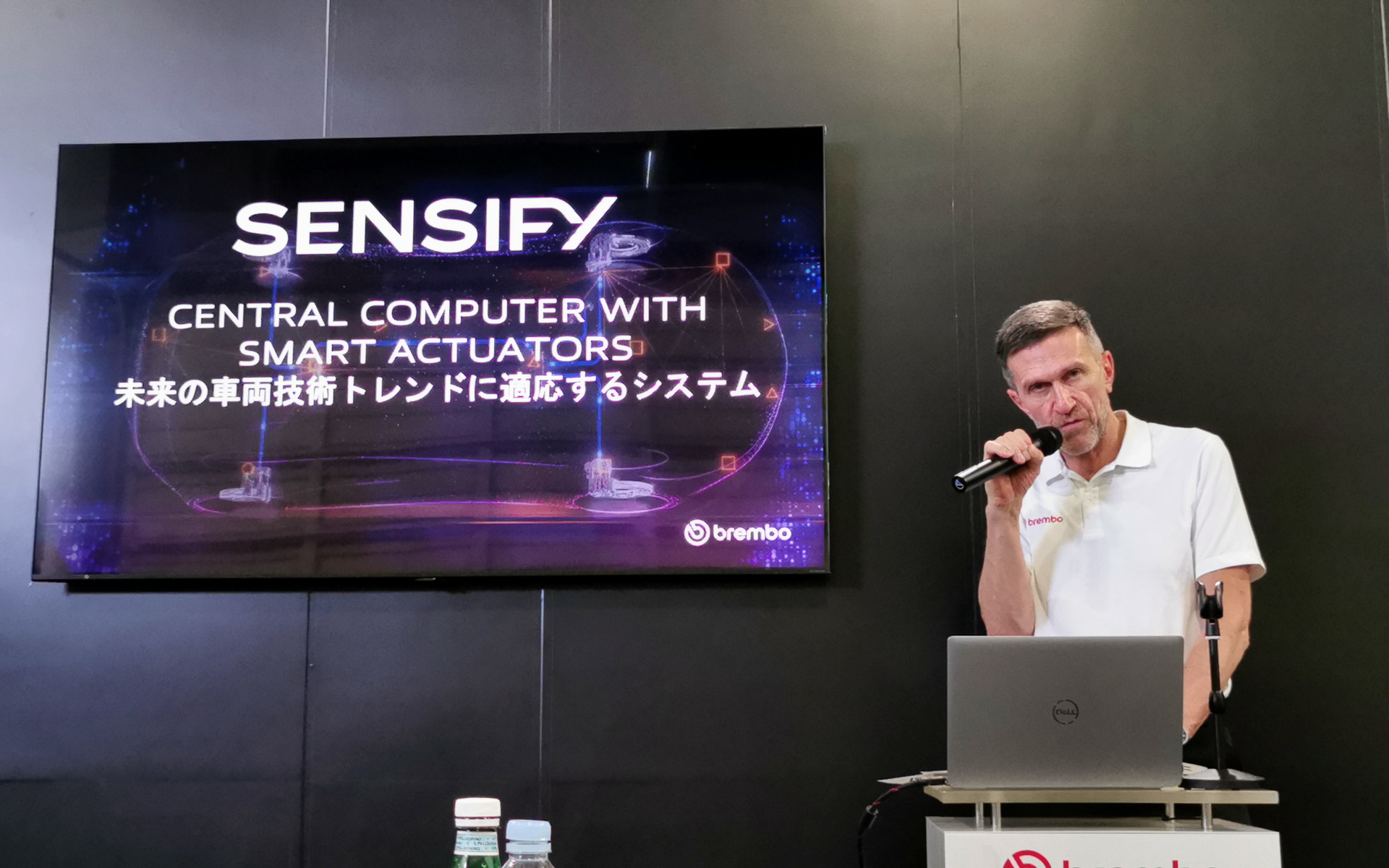 試乗前にはブレンボS.p.Aの最高研究開発責任者であるアレッサンドロ・チョッティ氏よりSENSIFYについての解説が行なわれた