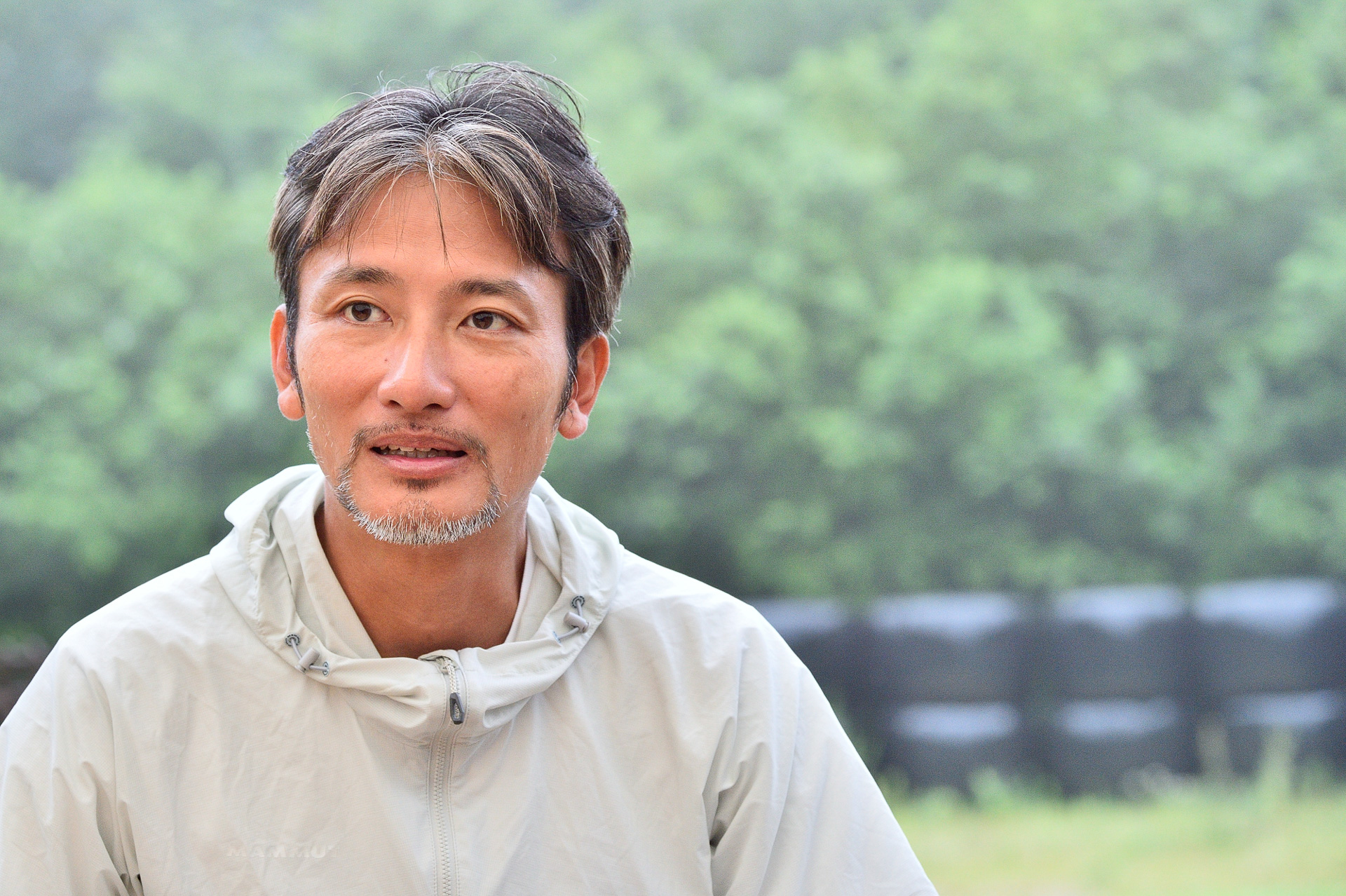 ロボットクリエイターの高橋智隆さんもレストア作業のお手伝い。高橋さんの考え方に感銘を受けた生徒もおり、言動、行動で生徒たちに模範を示した