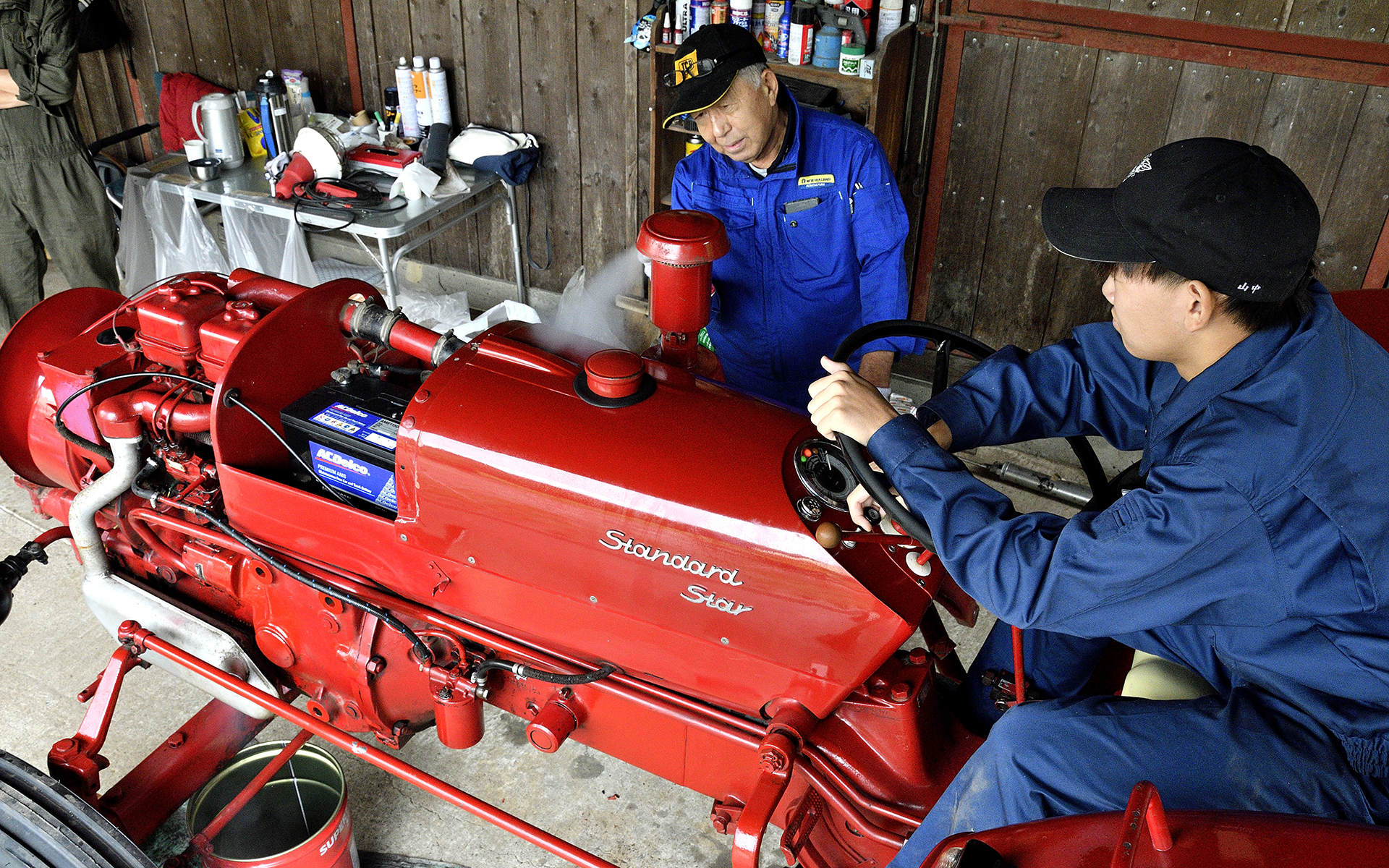 エンジンがかかると同時に生徒たちからは拍手が。「ブラボー！」の声がひと際うれしかった瞬間だ