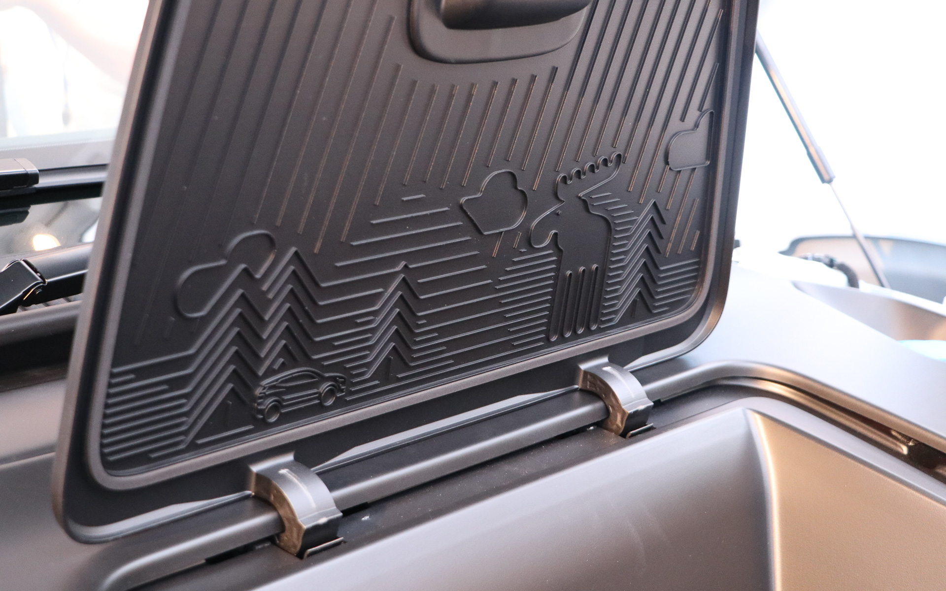 フタにはスカンジナビアを感じさせるイラストが入る