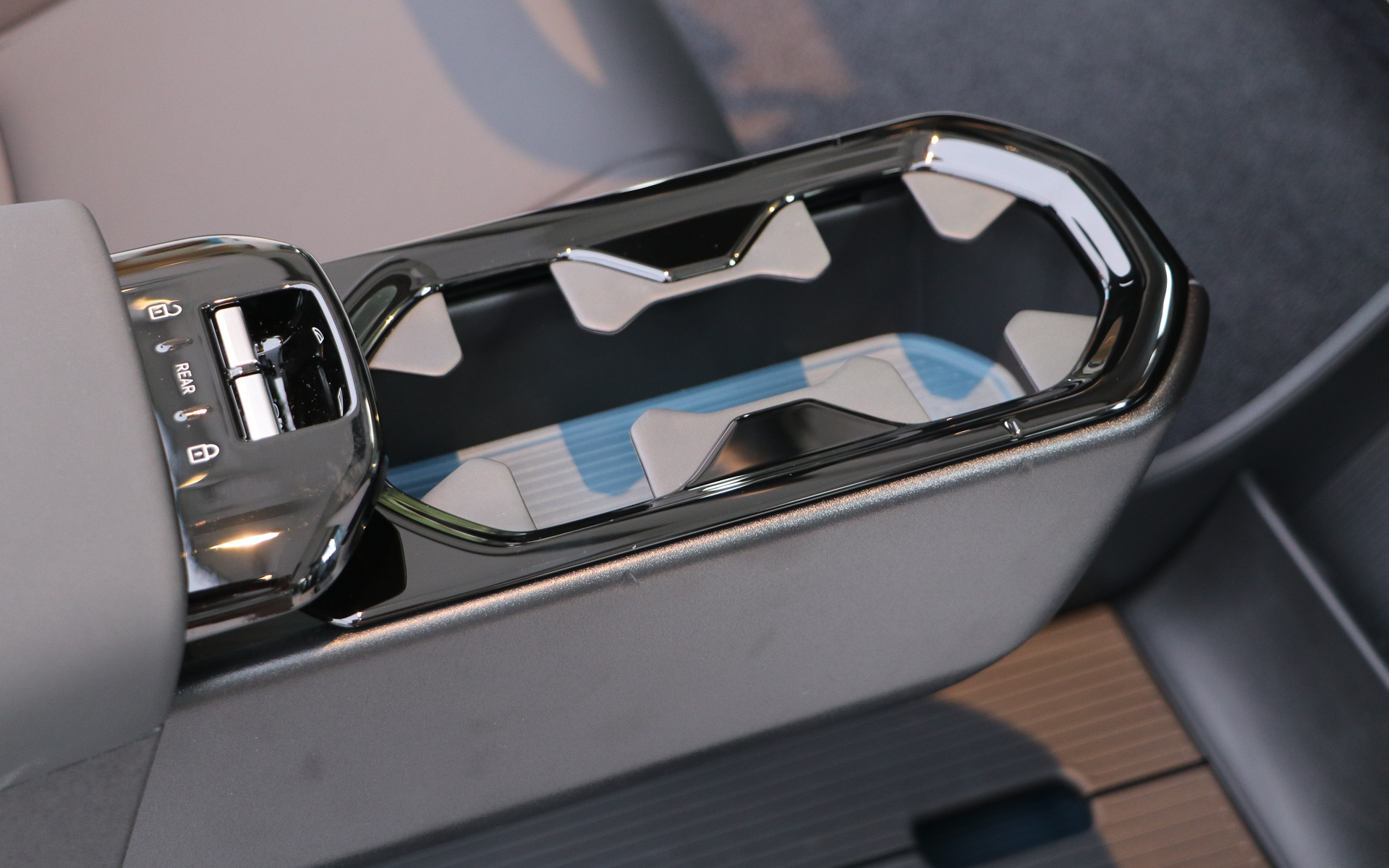 ドリンクホルダー×2として利用