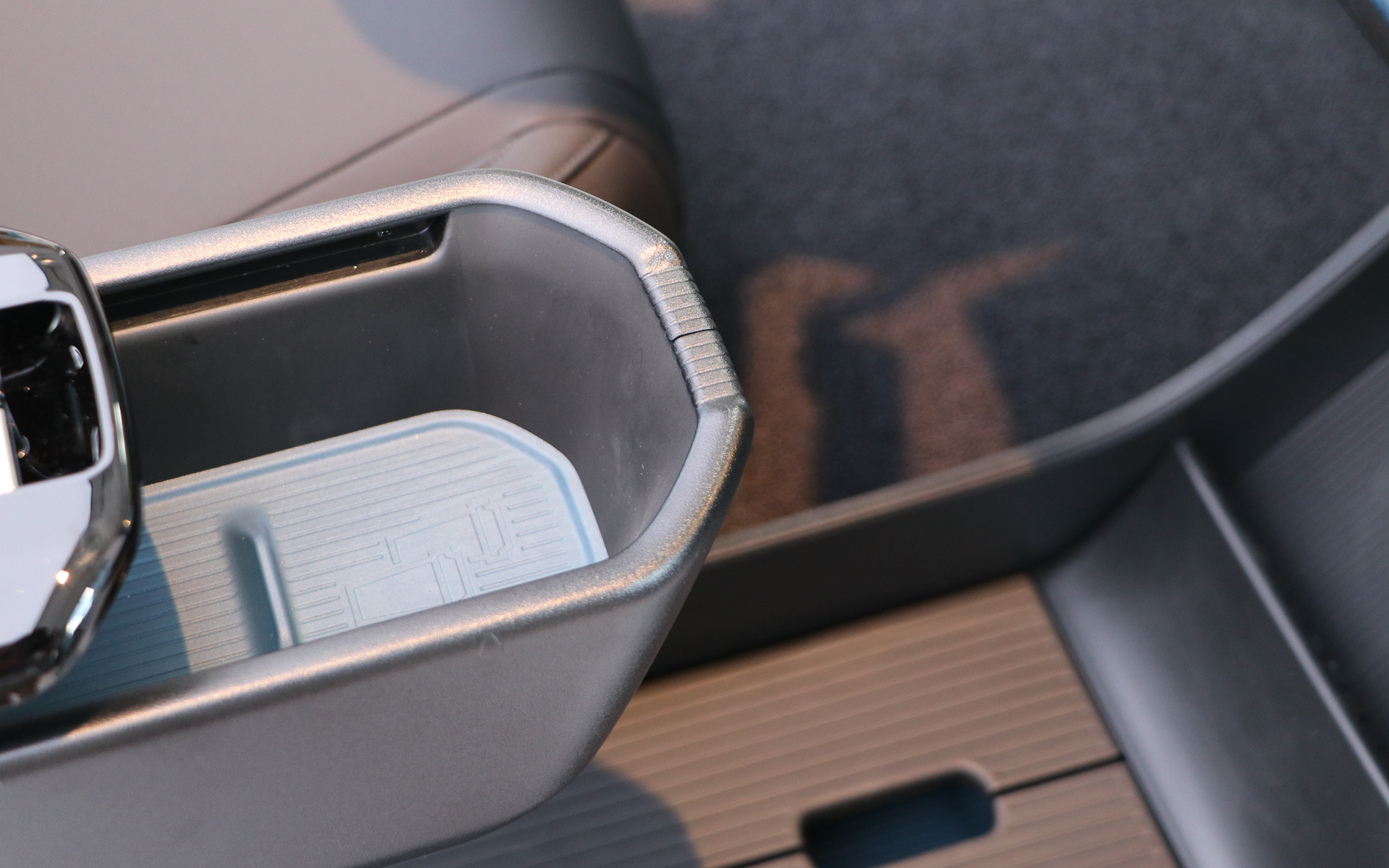 半分だけ出して使うことも可能