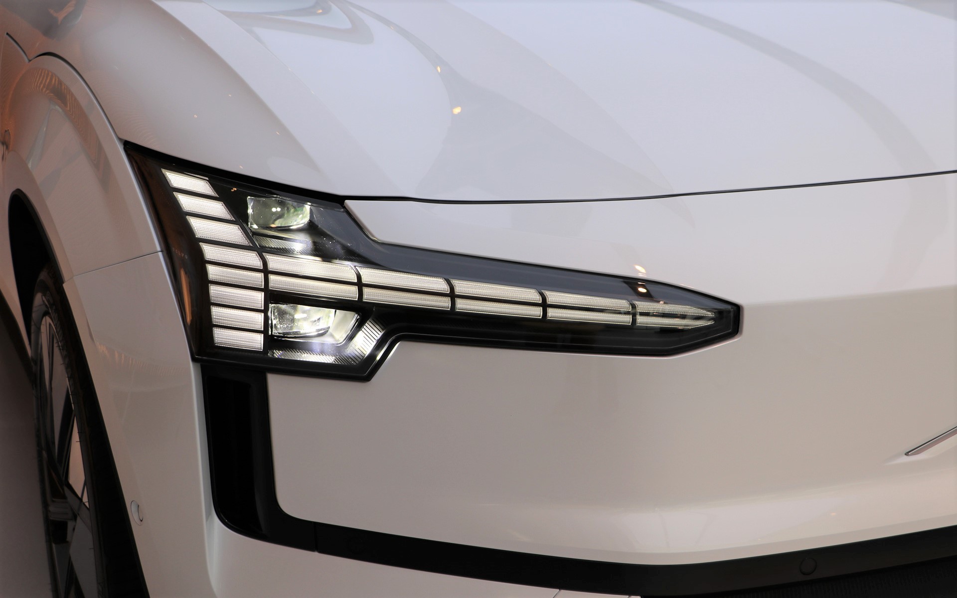 ヘッドライト：ロービーム