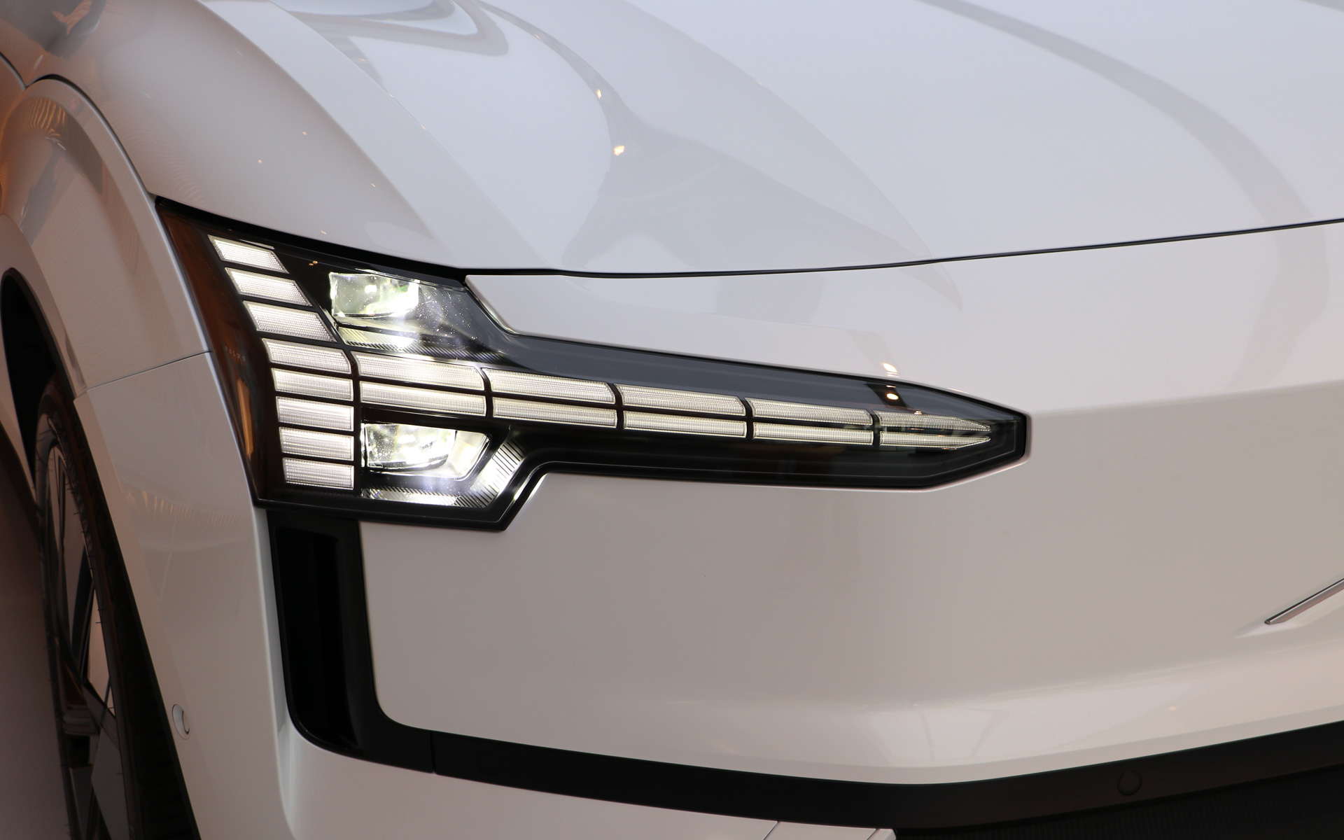 ヘッドライト：ハイビーム