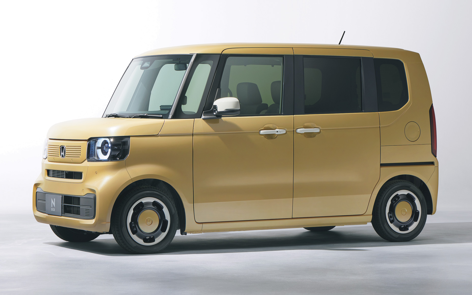 N-BOX「ファッションスタイル」。ボディカラーはオータムイエロー・パール