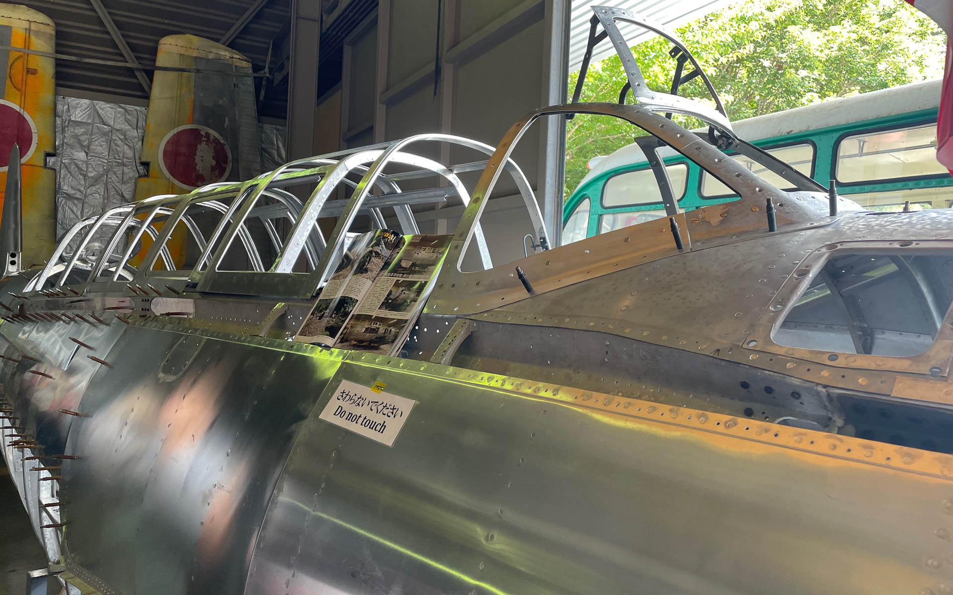 河口湖飛行館に展示されていた長いキャノピー部分。操縦、電信、偵察の3名が乗り込む。高性能カメラを搭載して敵情の写真を撮って帰る