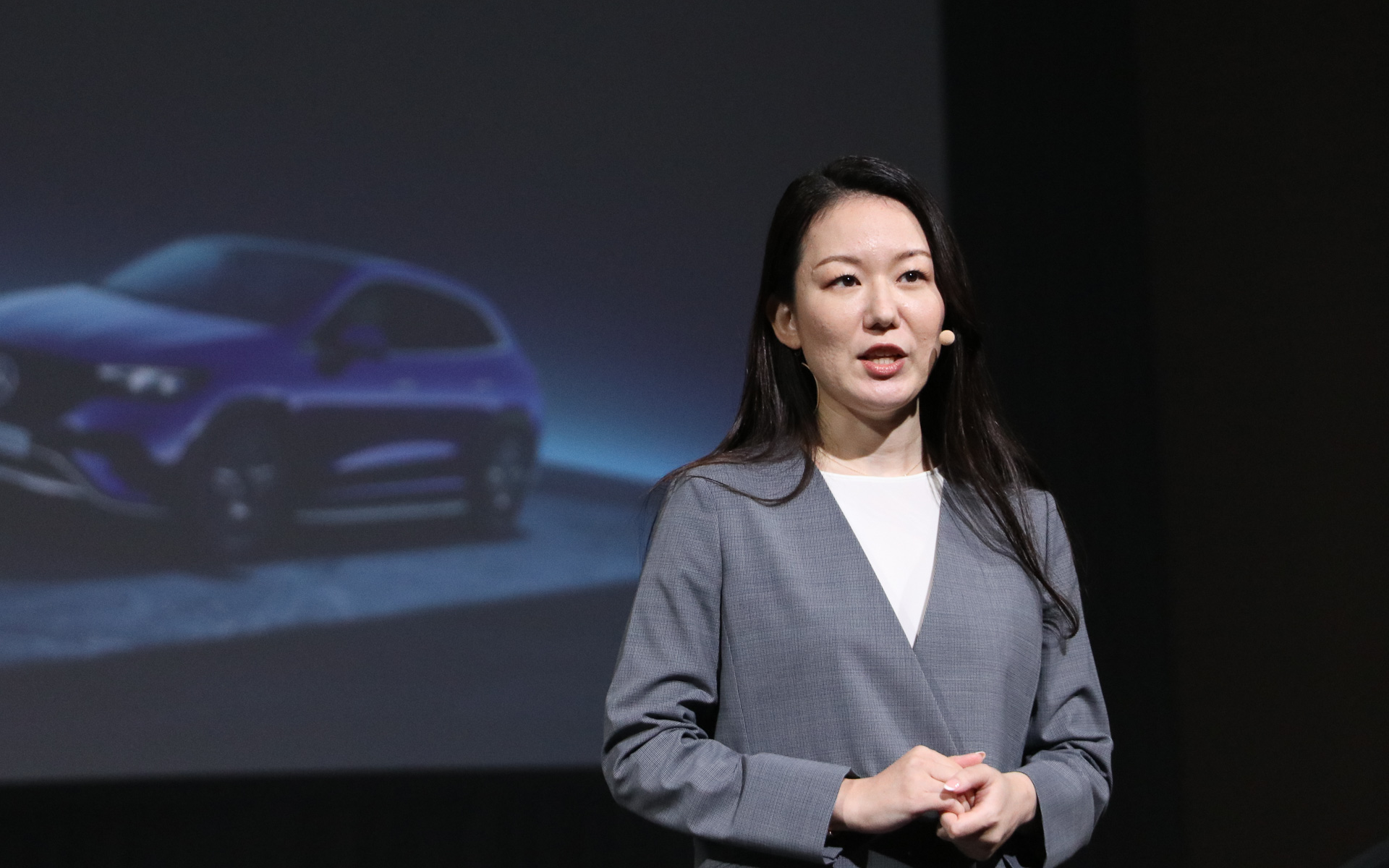 EQE SUVのプレゼンテーションを行なったメルセデス・ベンツ日本株式会社 営業企画部 部長 上野麻海氏