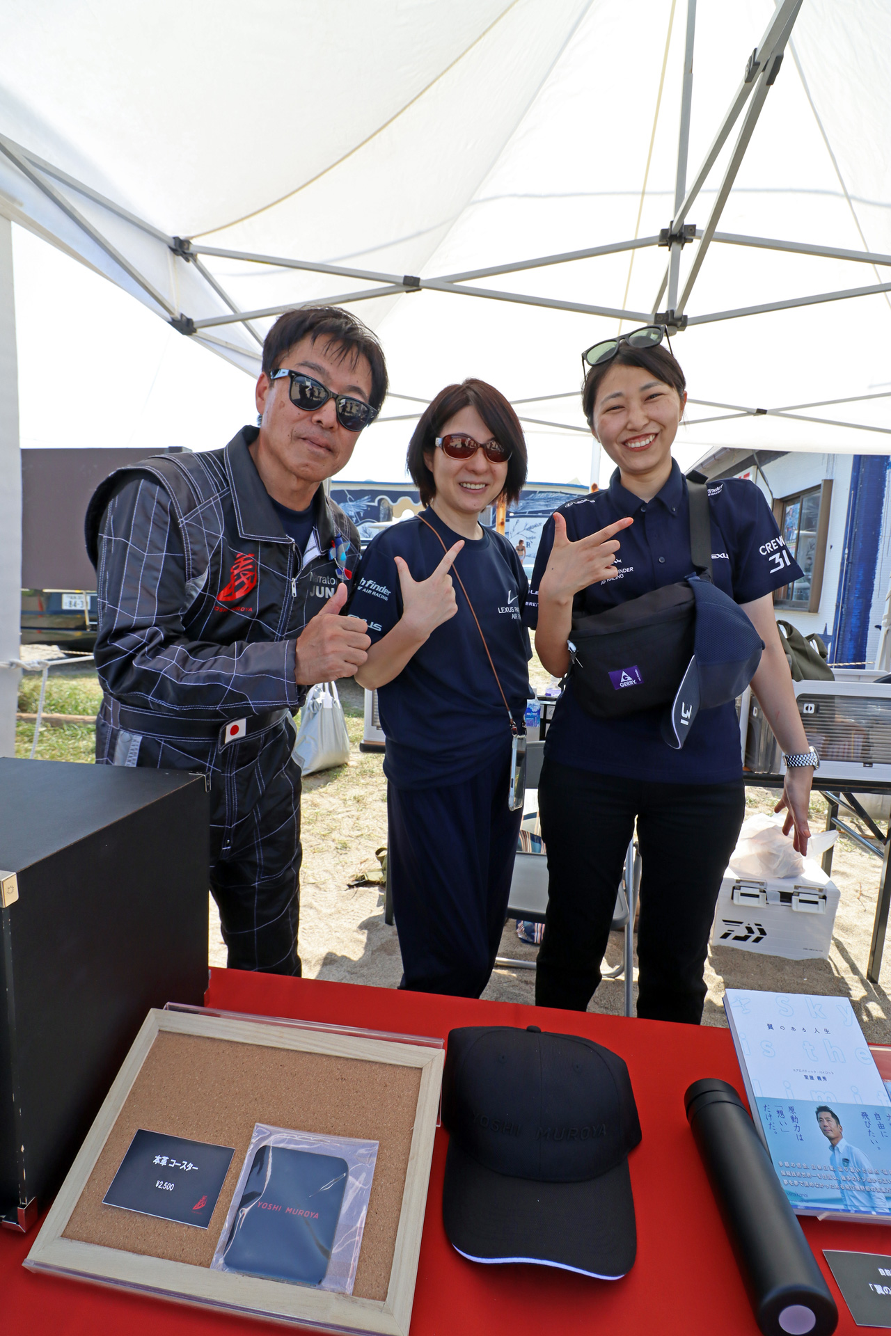 エアショーのMCを務められたジュンさんも室屋さん同様にフライトスーツに身を包まれていました！格好もシンクロしてる！
