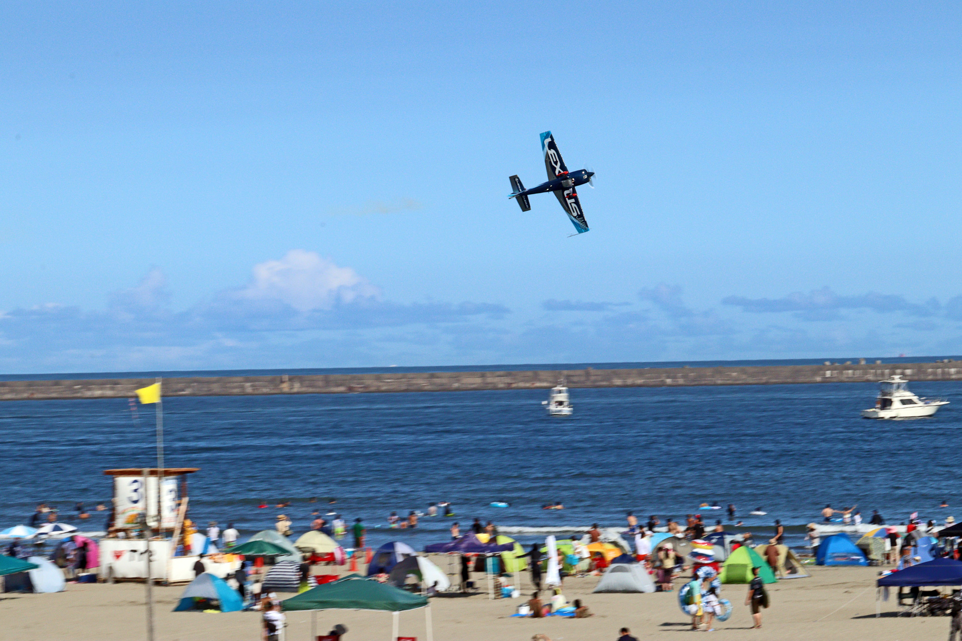 かなり低い位置を飛ぶので、大気の震えや音を肌で感じられるほどの迫力がありました！