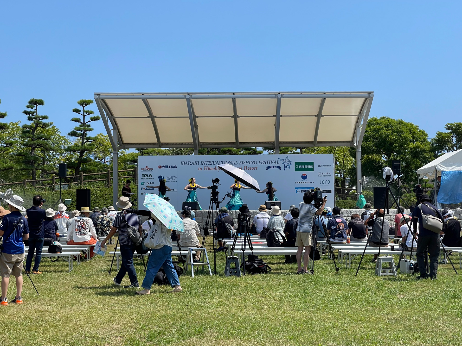 室屋選手のトークショー前に開催されたフラダンスショーもかなり盛り上がっていたんですが、開始10分前にはこれがほぼ満席に！