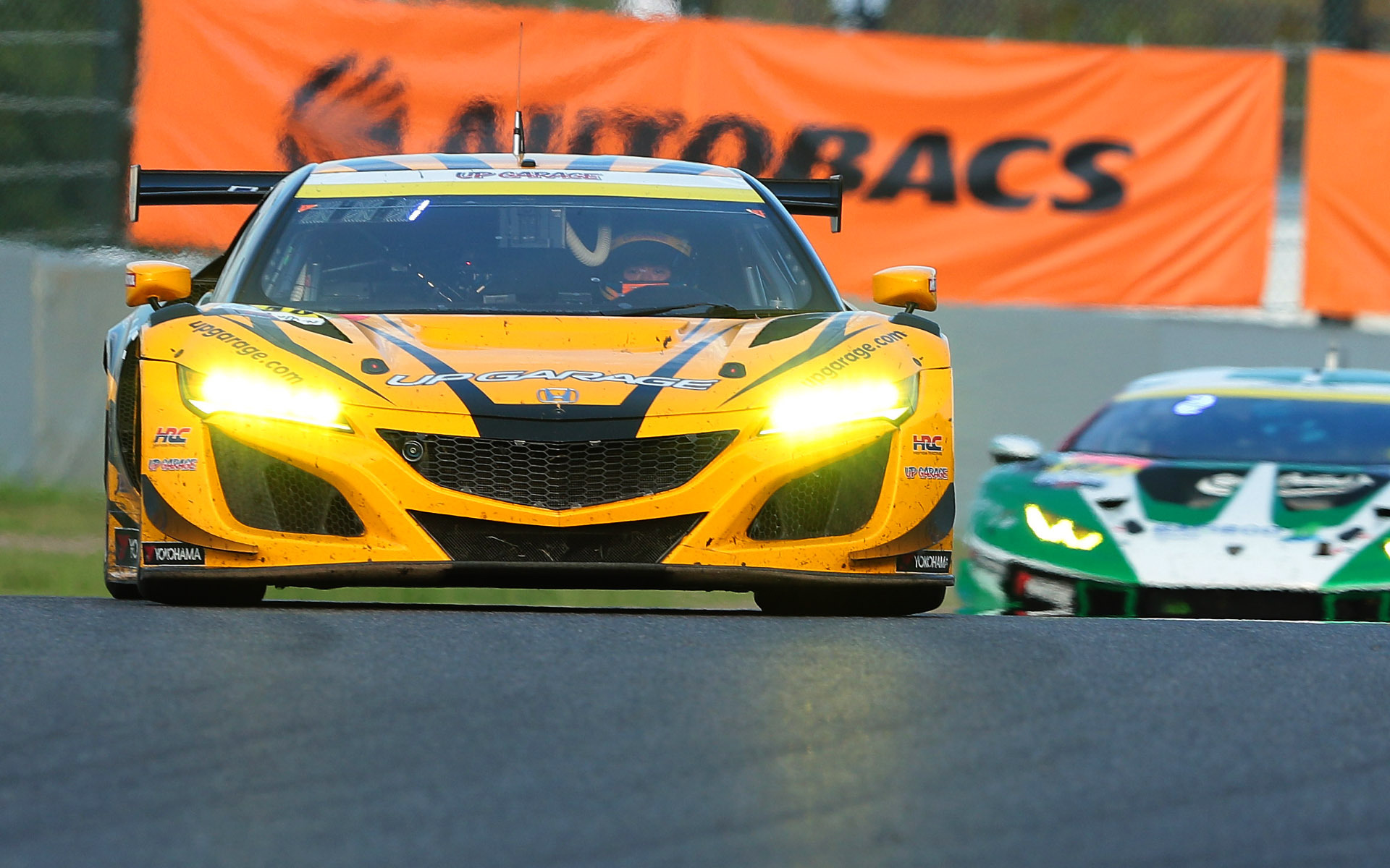 GT300クラスの優勝は18号車 UPGARAGE NSX GT3（小林崇志/小出峻、YH）。NSX-GTがGT500、GT300ともに優勝した