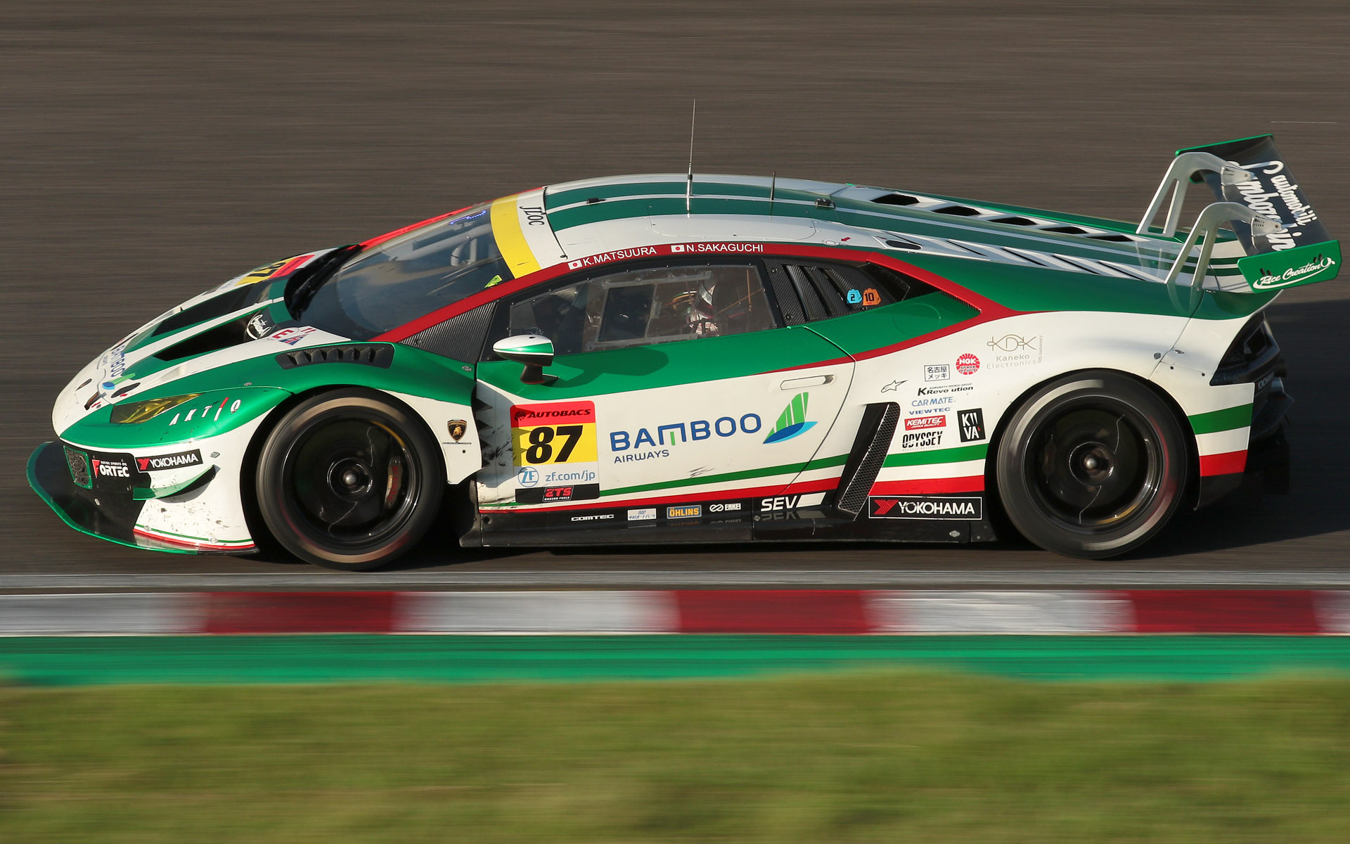 2位になった87号車 Bamboo Airways ランボルギーニ GT3（松浦孝亮/坂口夏月、YH）