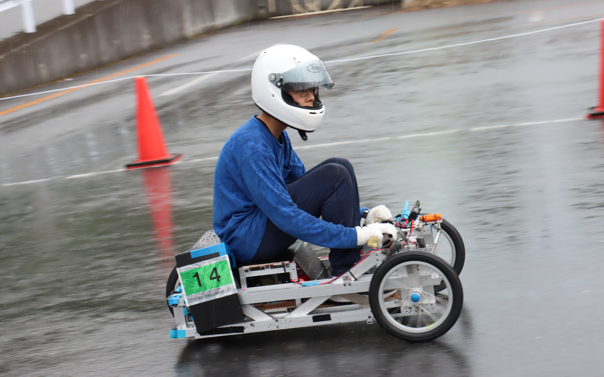 競技中の走行シーン